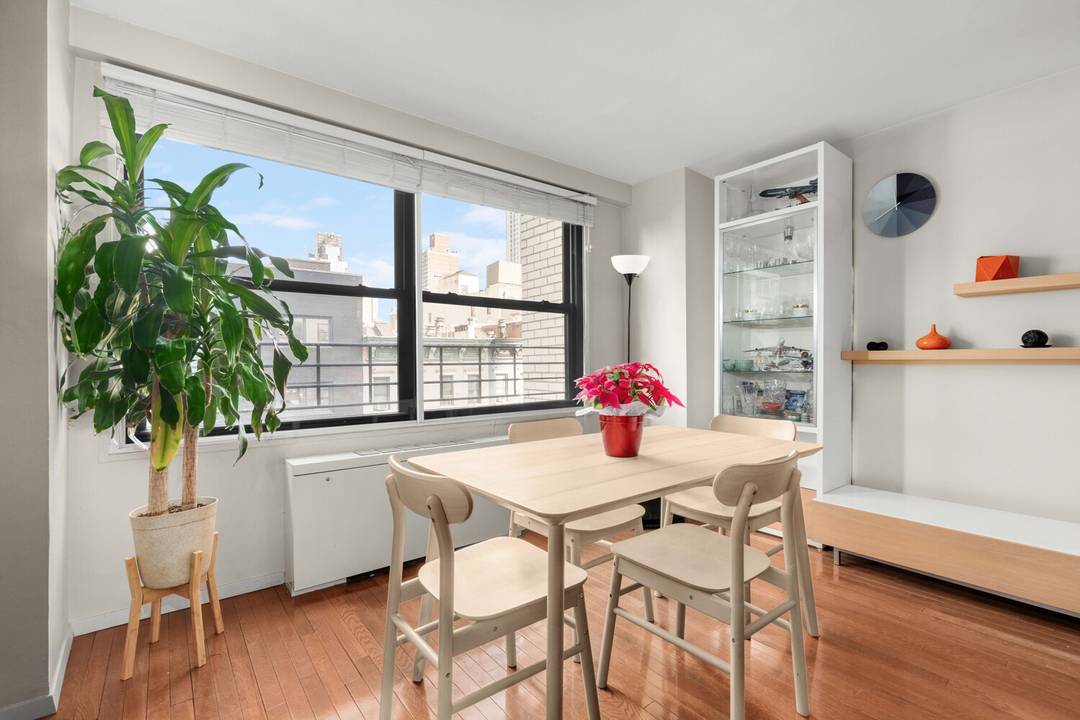 Perfectly positioned in the heart of Midtown East, Residence 6S at 225 East 57th Street offers a beautifully maintained one bedroom home in a full service cooperative ideal as a ...