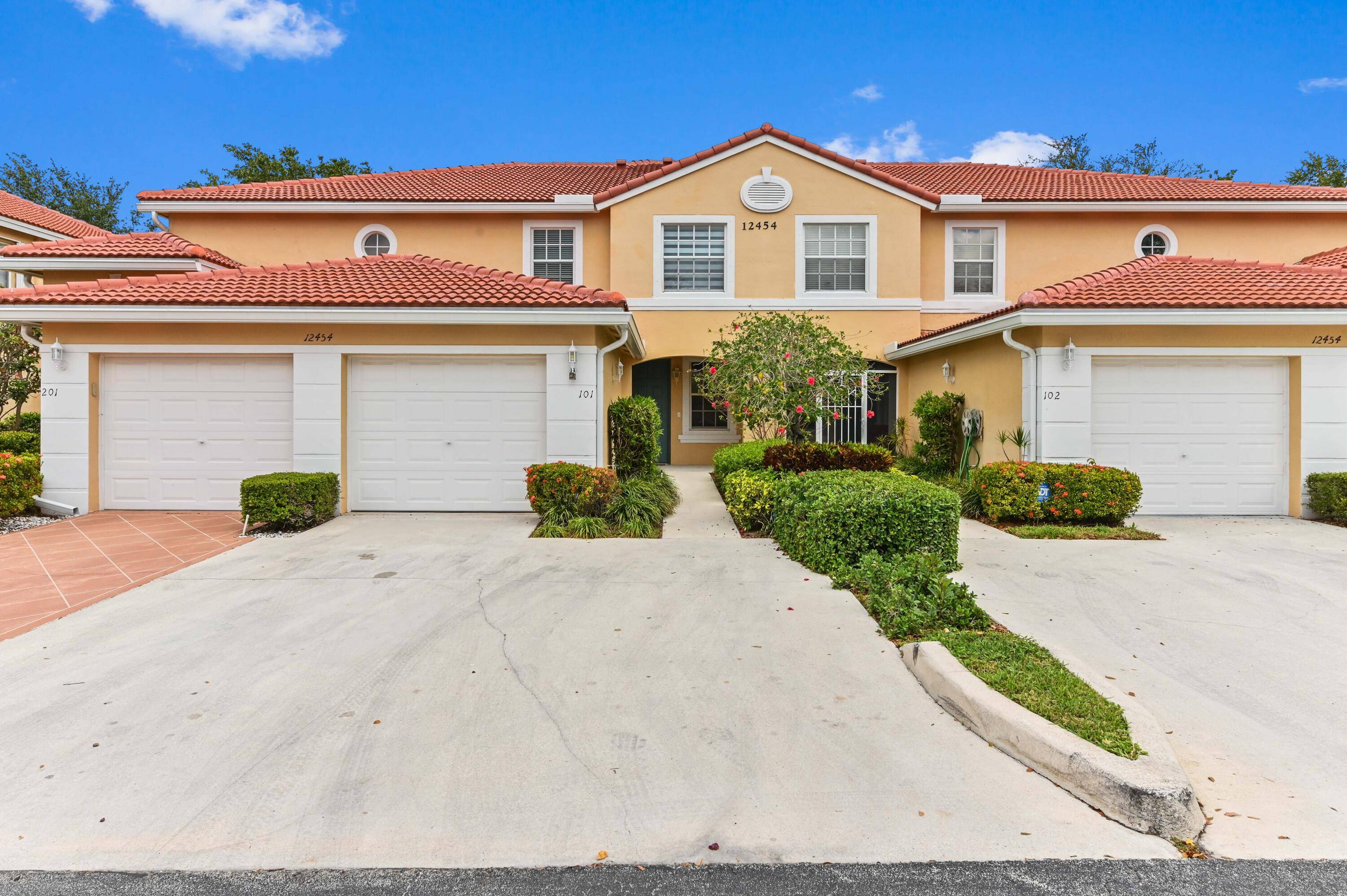 Introducing a sophisticatedly updated residence at 12454 Crystal Pointe Dr 101, located in the vibrant heart of Boynton Beach, Florida.