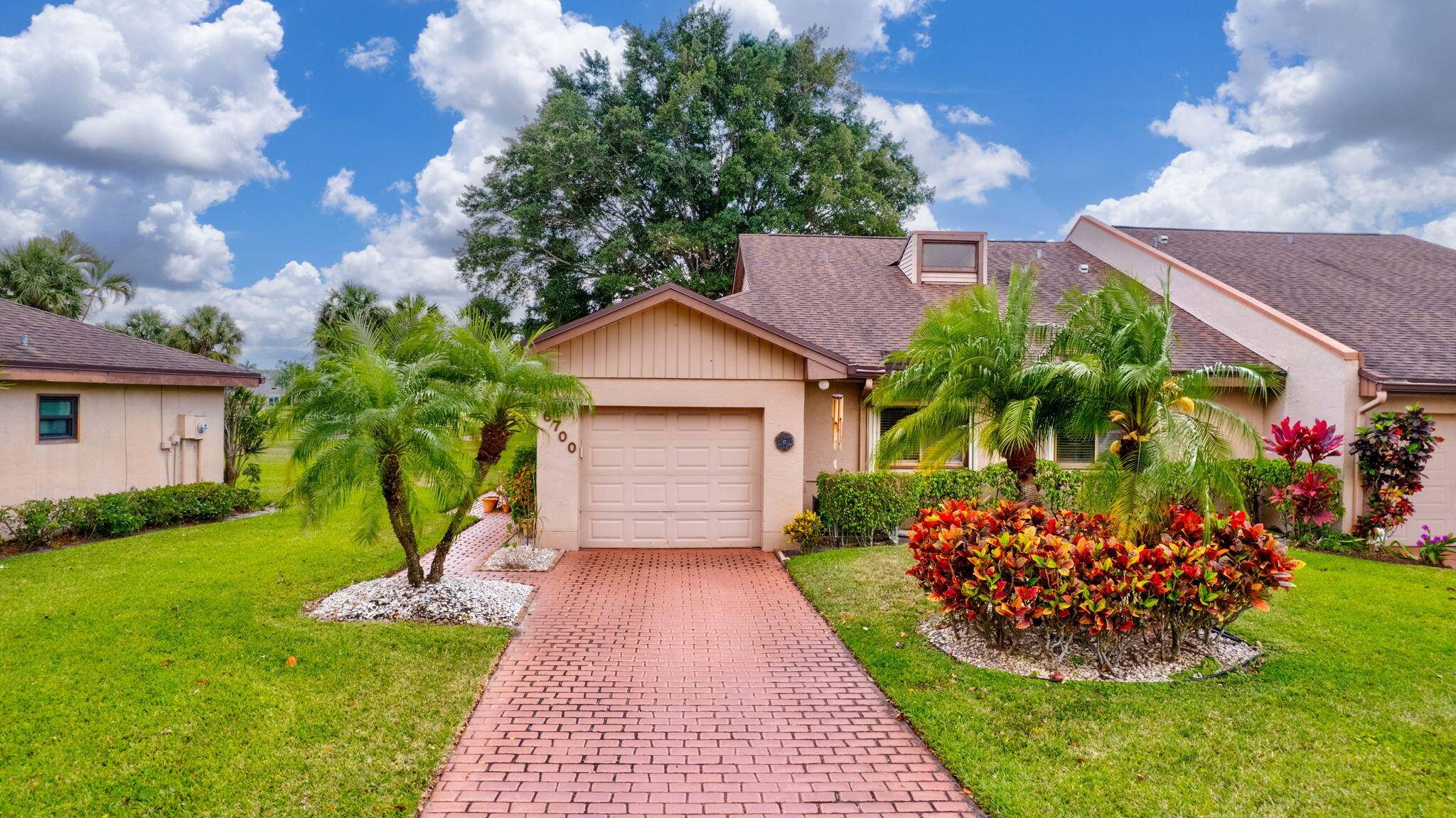 Light filled corner villa with soaring ceilings and skylights, offering stunning golf course views.