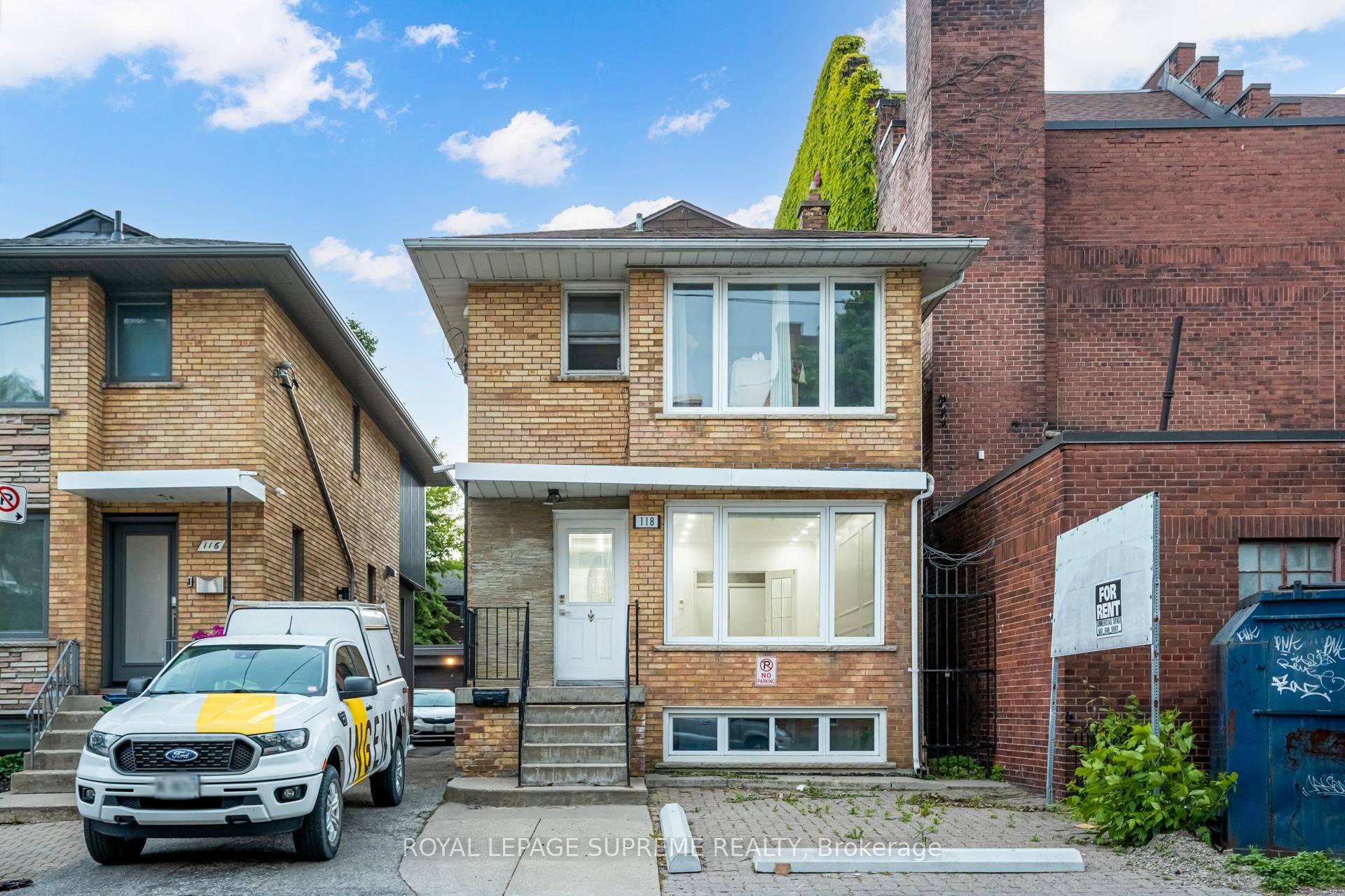 Put your business in the heart of Bloor West Village just steps to Runnymede Station, High Park, and fantastic coffee, shops and restaurants.