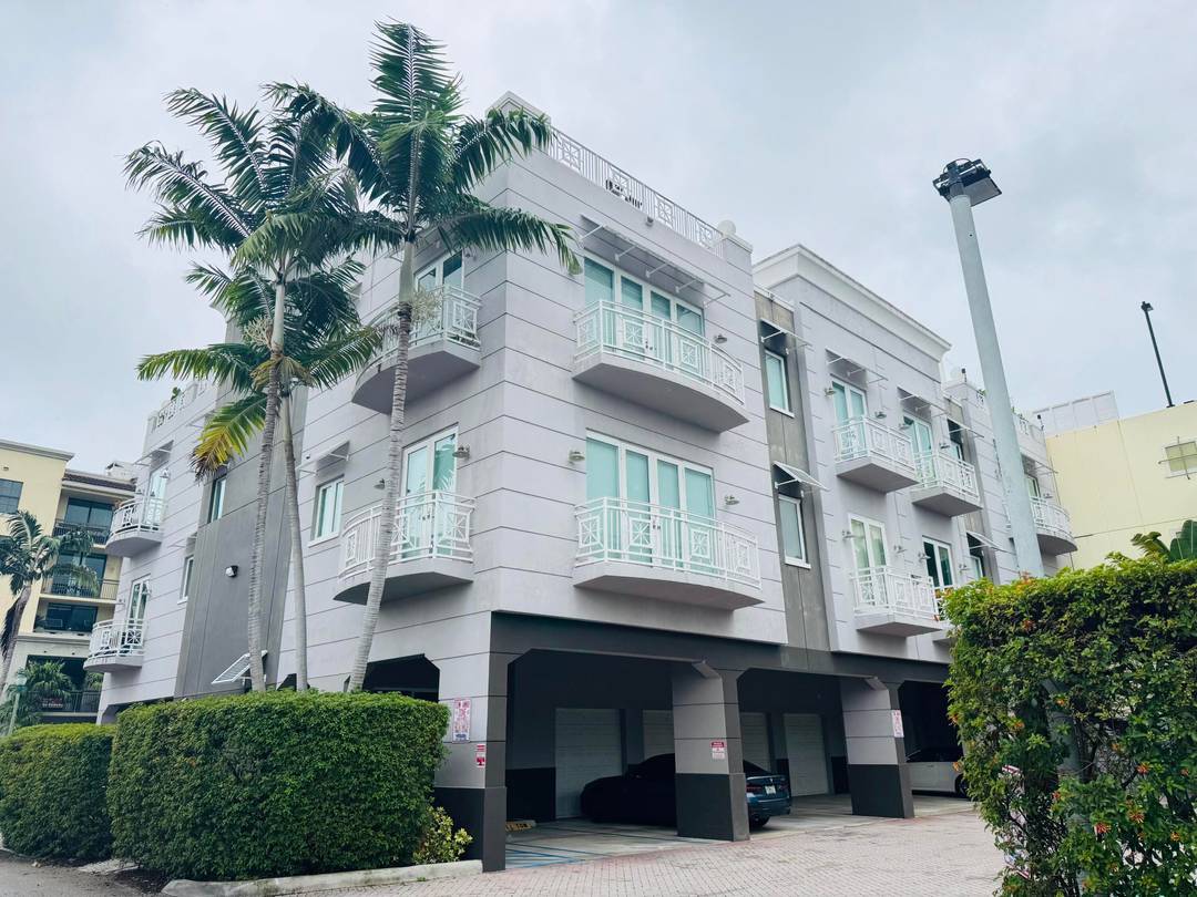 A Must See. Fully Renovated 2 Bedroom 2 Bath Downtown Beach Pad.