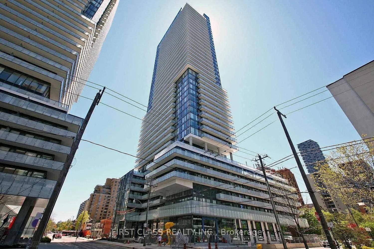 Bright And Spacious Corner One Bedroom Plus Den, On Yonge And Eglinton !