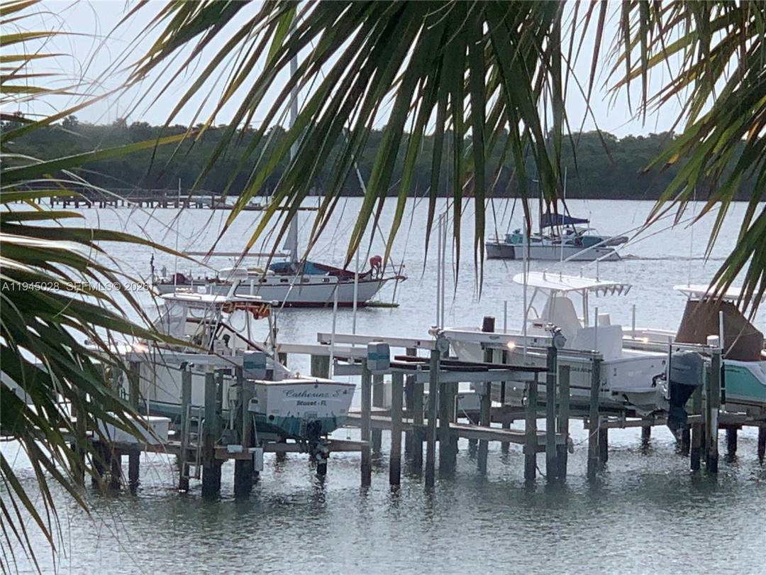 ASTOUNDING VIEWS ABOUND FOR THIS DIRECT INTRACOASTAL LOCAL !