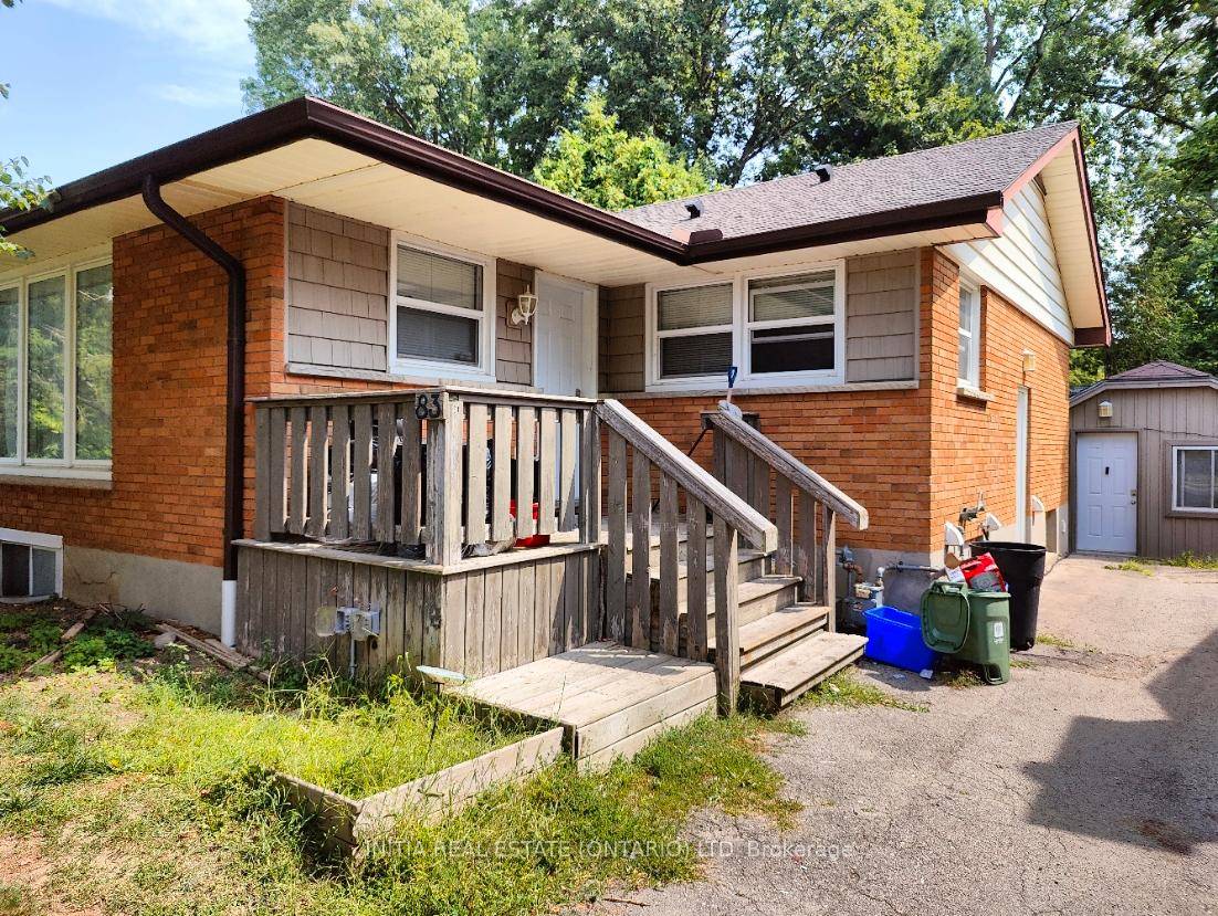 Are you looking to rent in the sought after Oxford Park community where you will find quiet mature, tree lined street, close to downtown, parks, grocery store and shops.