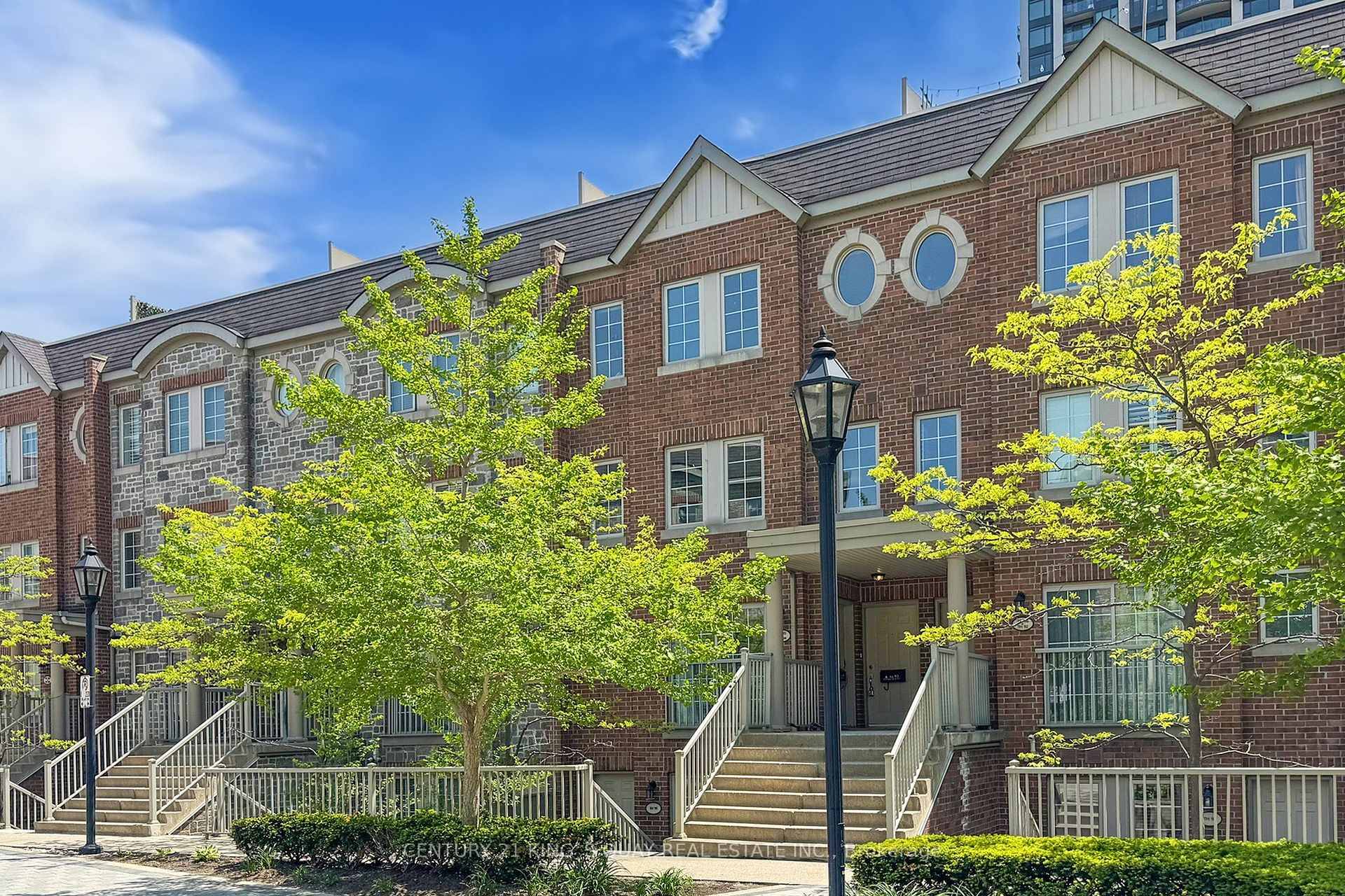 Rarely Offered 2 Bedroom amp ; 2 Bath Executive Townhome In The Heart Of Toronto At Lakeshore Rd And Windermere Ave Generous Main Floor Opens To new Stone Patio W ...