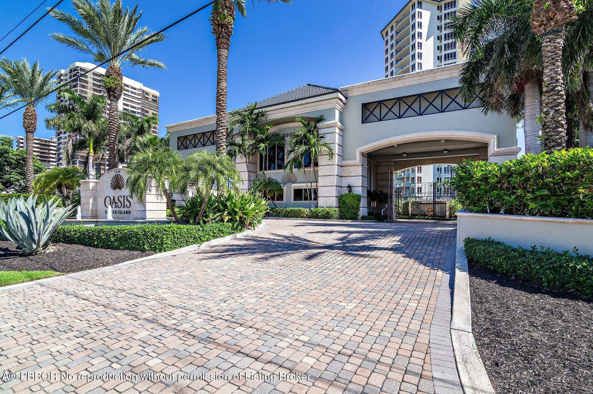 EXTRAORDINARY VERY LARGE APARTMENT FOR SALE AT OASIS SINGER ISLAND Beautiful 360 degree views of the Ocean, the Intracoastal, and the untouched parkland to the south.