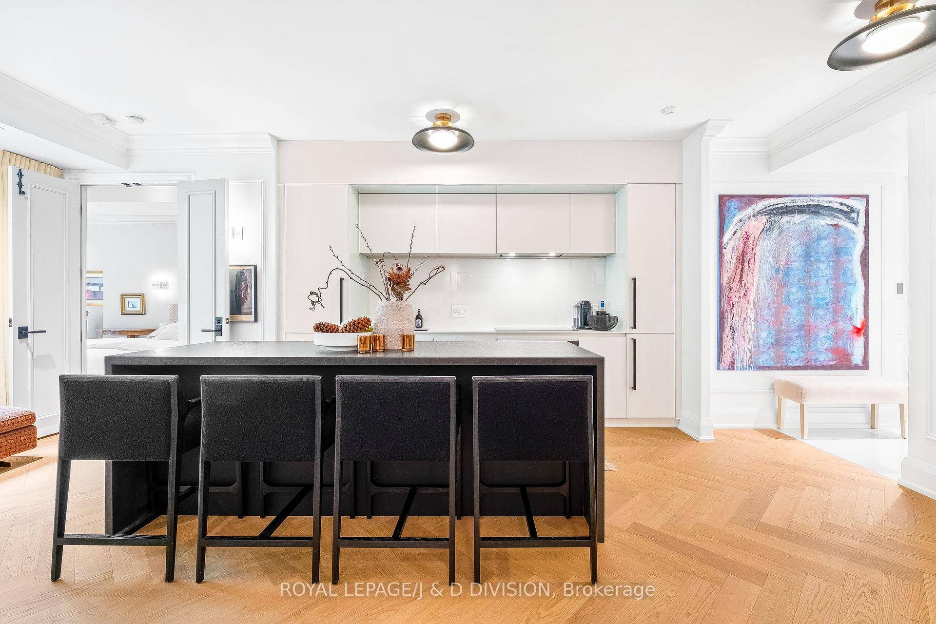 A rare opportunity to own an impeccably renovated suite in a coveted Toronto neighbourhood.