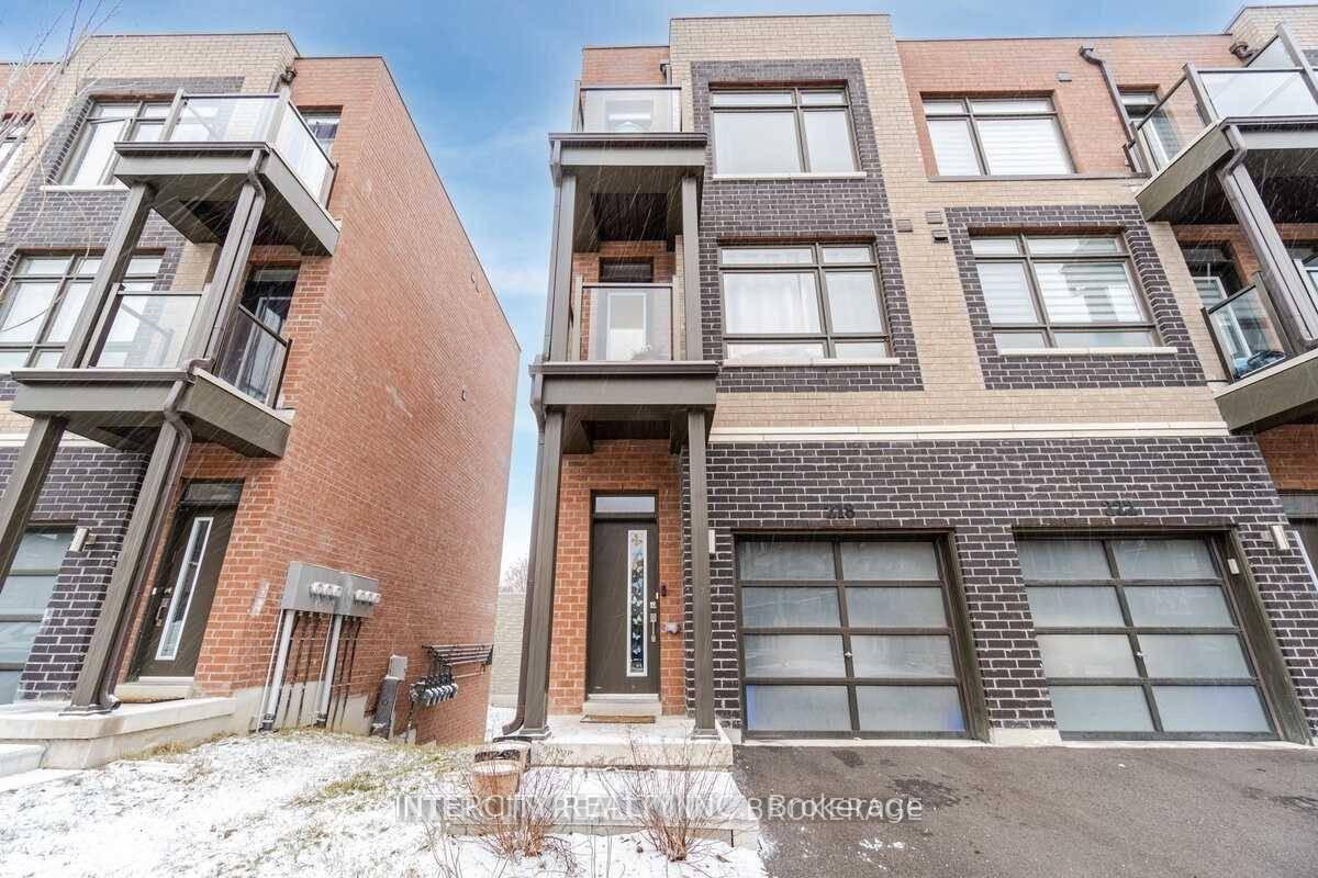 Stunning 3 Level Condo Townhouse for Lease Available Immediately !