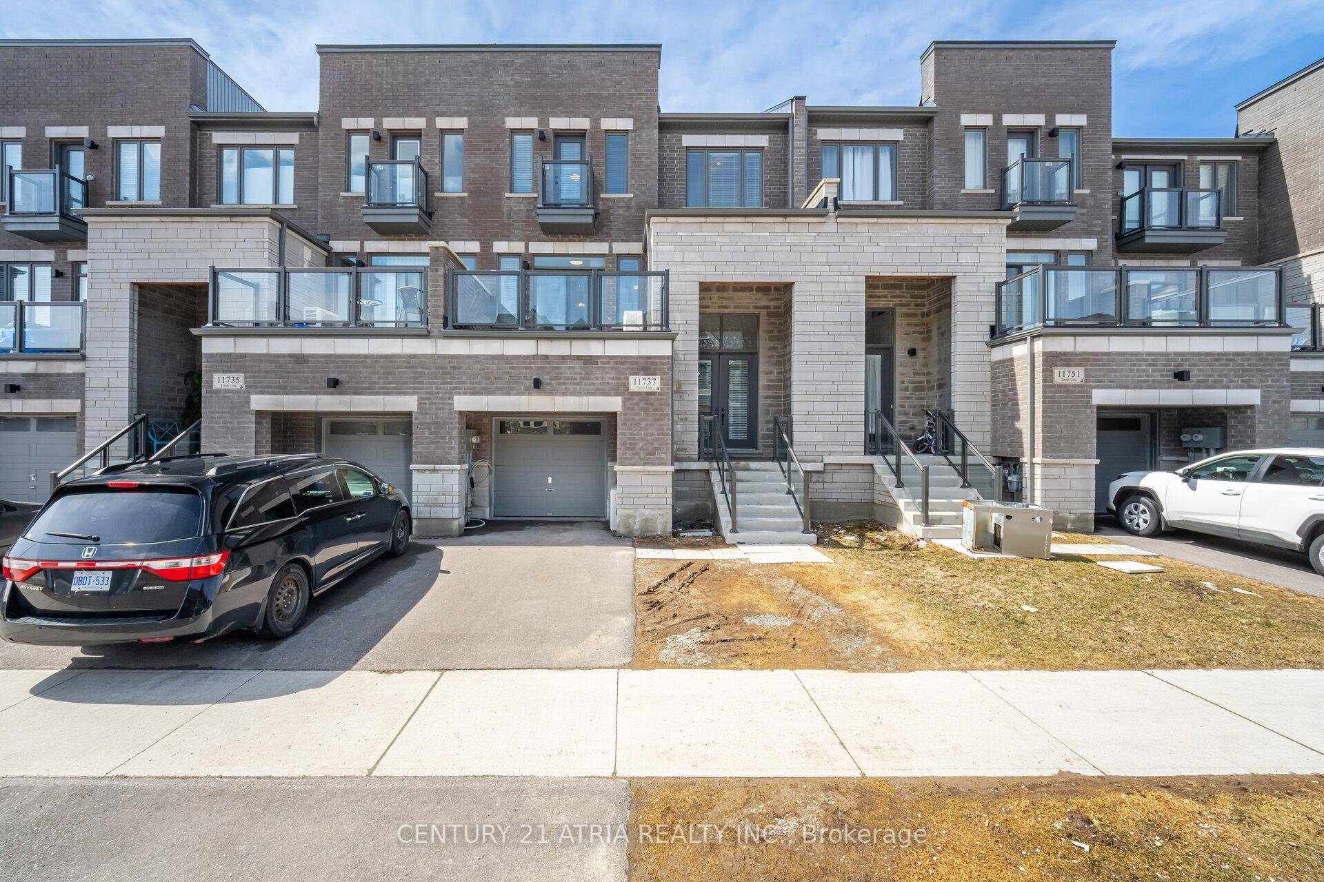 ATTENTION FAMILIES ! Welcome to this gorgeous townhouse in the heart of Stouffville.