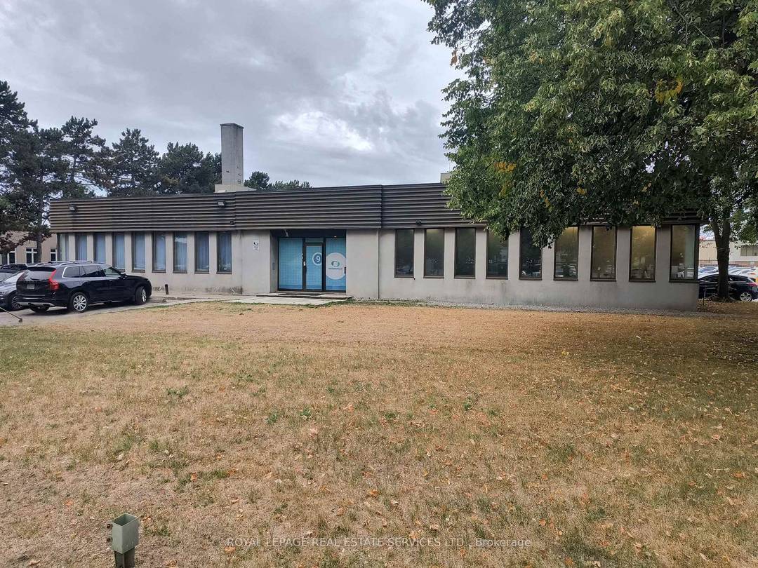 Well located industrial unit, short bus ride to Yonge or Sheppard Subways, close to HWYs 401 amp ; DVP 404, Conveniently located near many shops and restaurants, building is well ...