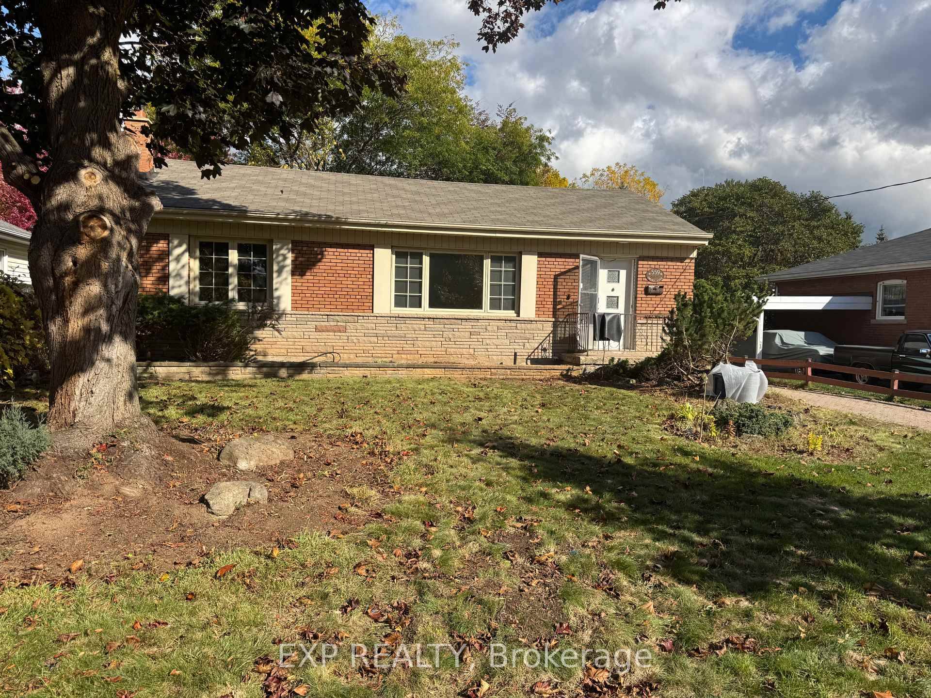 Upgraded 3 Bedroom amp ; 1 Washroom Bungalow Main Flr Only with 2 parkings on driveway.