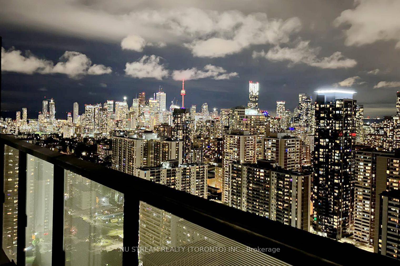 Luxury Sunfilled One Bedroom Den 2 Washroom Condo At Bloor Parliament.