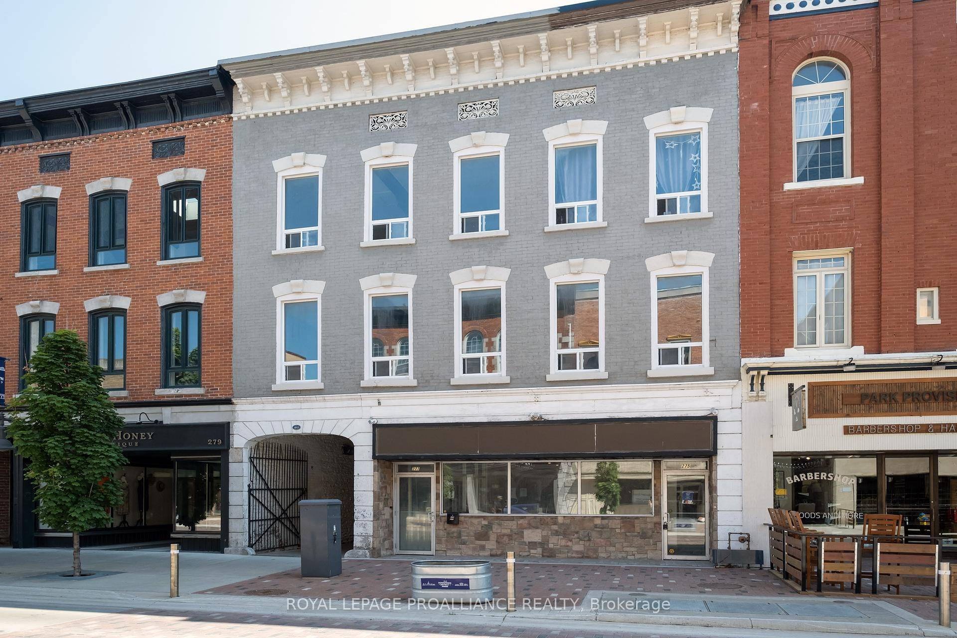 Newely renovated 1 bedroom apartment with kitchenette and 3 piece ceramic bath.