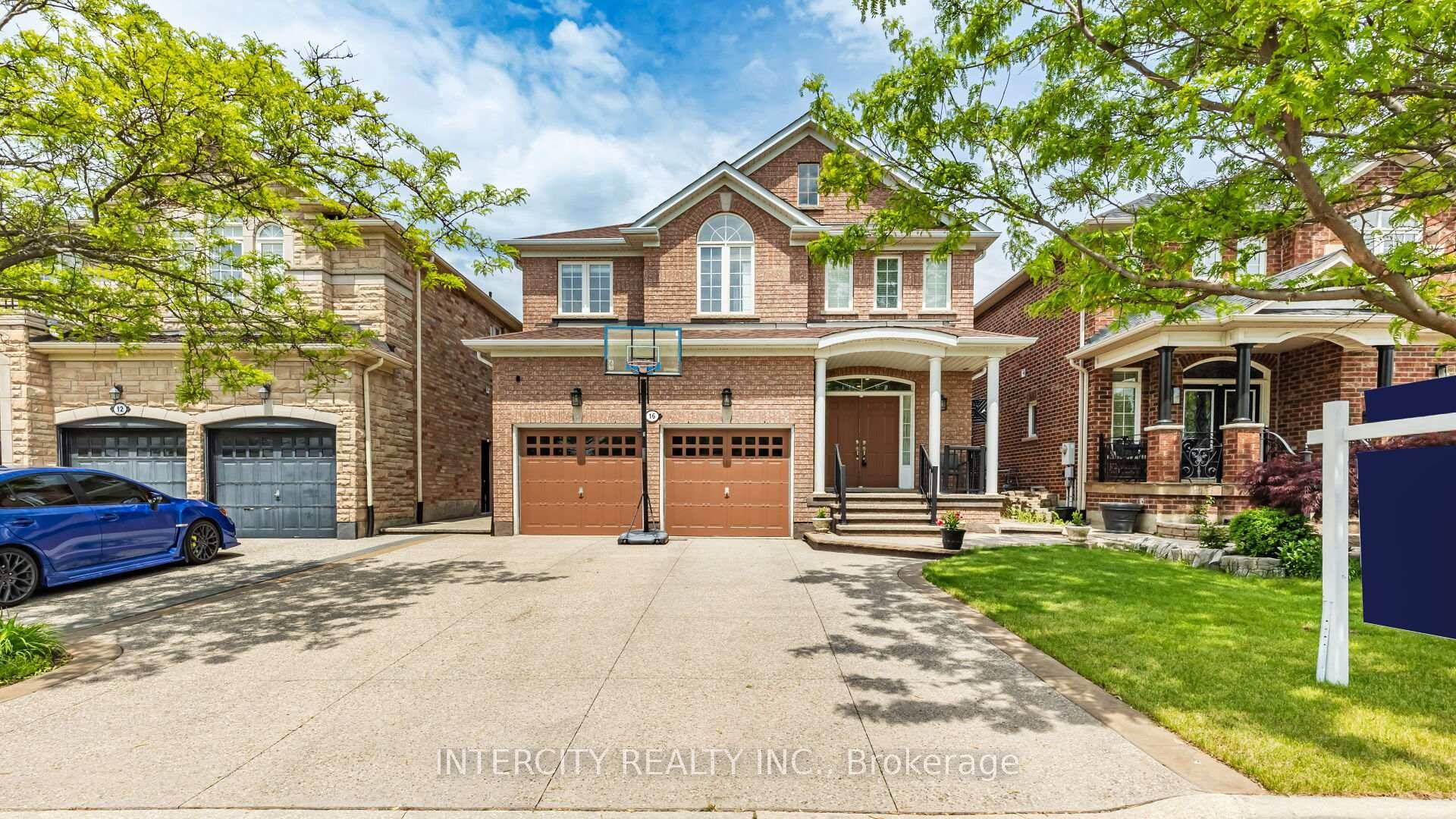 Elegant Family Home in Vellore Village 16 Venice Gate Dr.