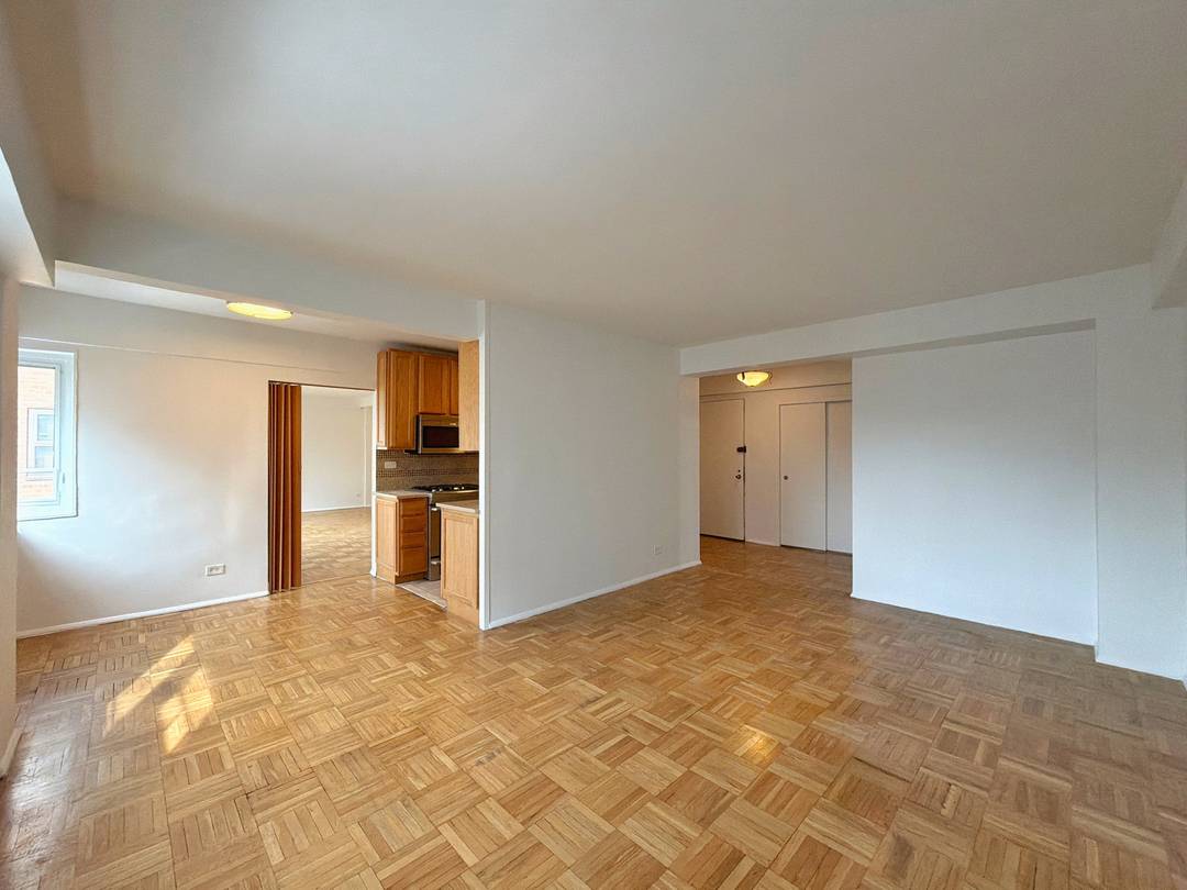 225 Adams Street, Brooklyn, NY Downtown Brooklyn Expansive 3 Bedroom, 3 Bathroom Co op Combined Residence Welcome to the 9th floor of Concord Village, one of Downtown Brooklyn s most ...