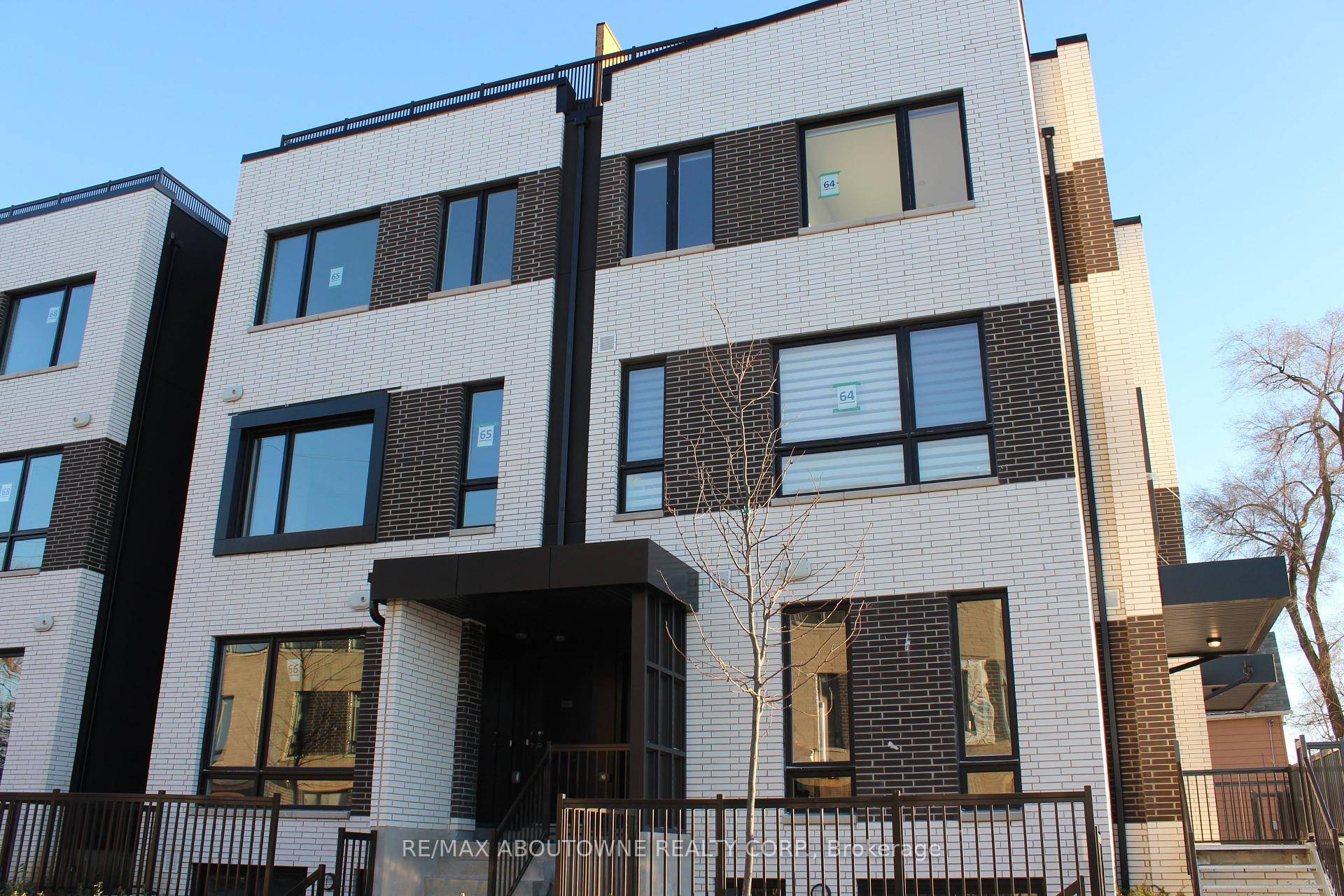 Spacious 2 storey, Upper level Townhouse, Bright Corner Unit with Extra Windows.