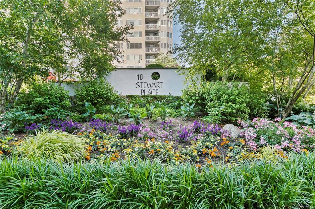 Sought after spacious 1 bedroom with dining Room den plus 2 full bath Condo unit with Balcony in desirable 24 hour Concierge Building.