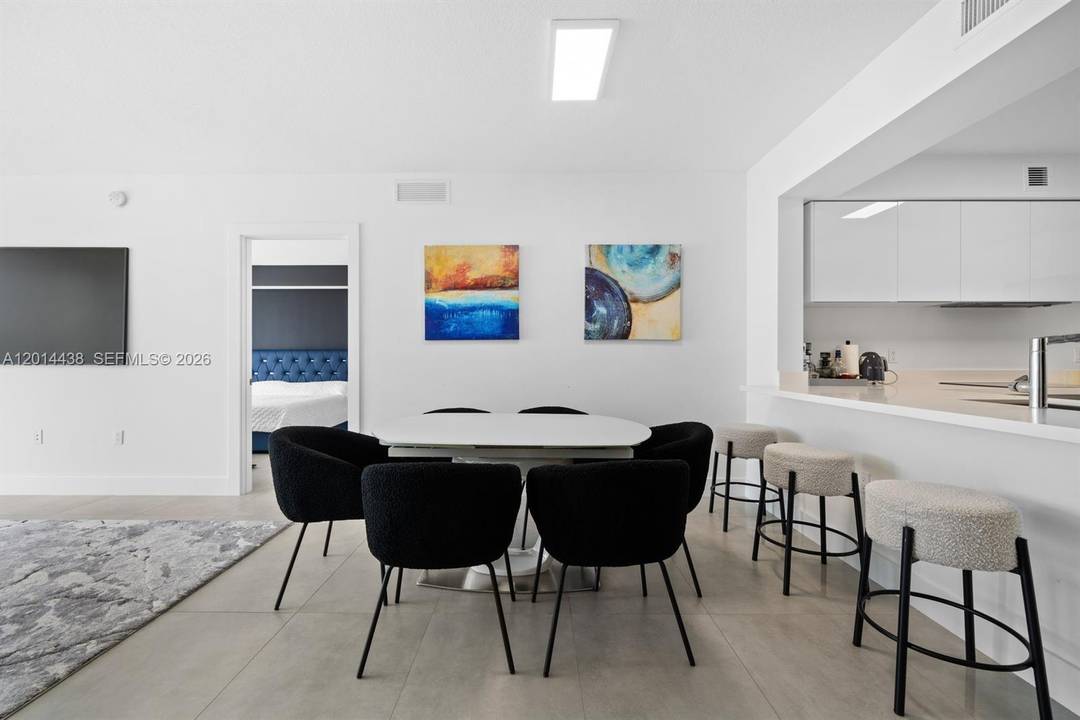 Welcome to a 2bed den 3bath spectacular residence, the most desirable line at 5 star Parque Towers Condominium with breathtaking partial ocean and city bay views.