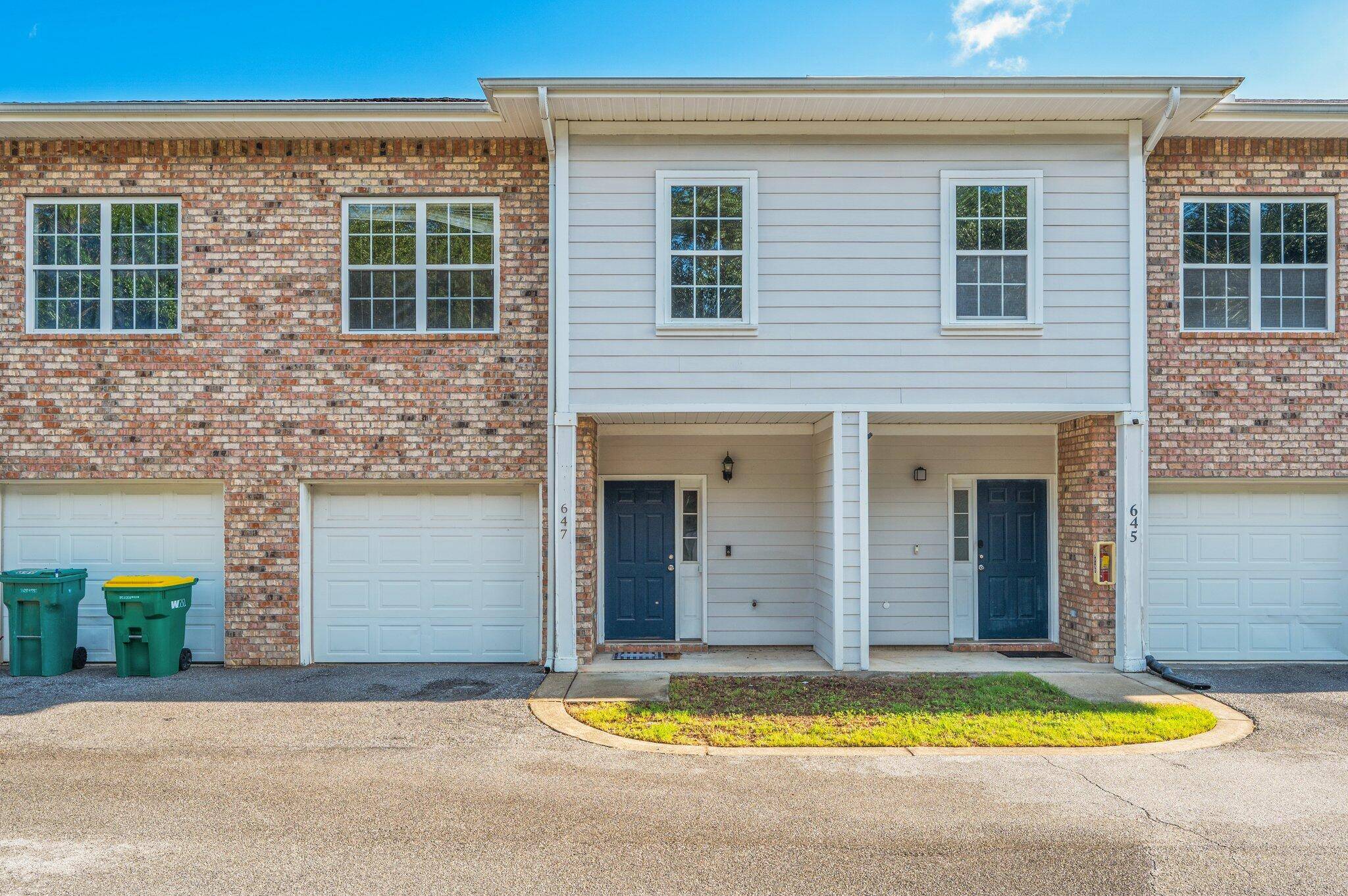 SELLER FINACING AVAILABLE FINANCIAMIENTO DISPONIBLE Experience the charm of this spacious 3 bedroom, 2.