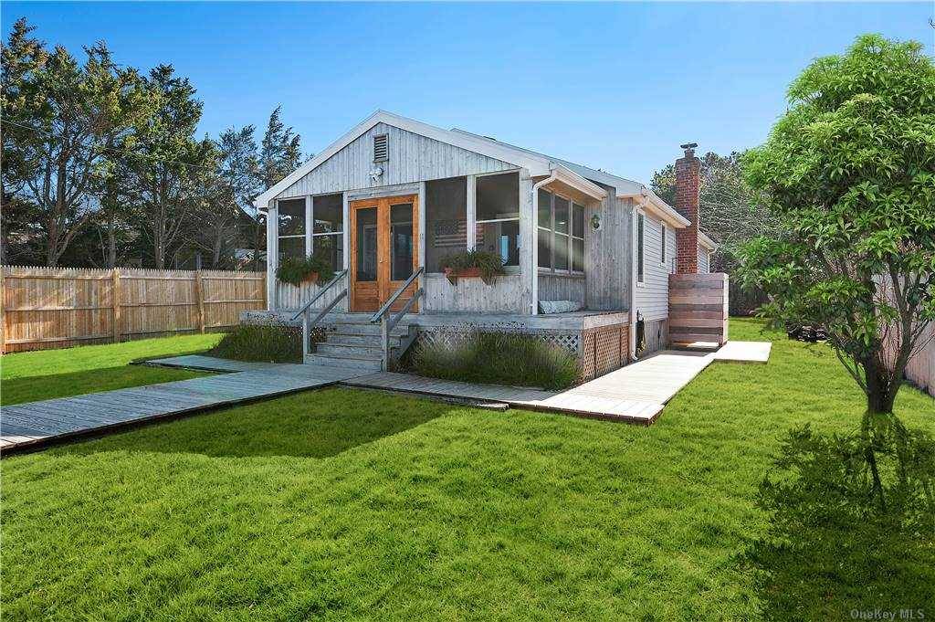 This recently updated beach cottage in Lazy Point has 3 bedrooms, 2 baths and sits across the street from Gardiner's Bay.