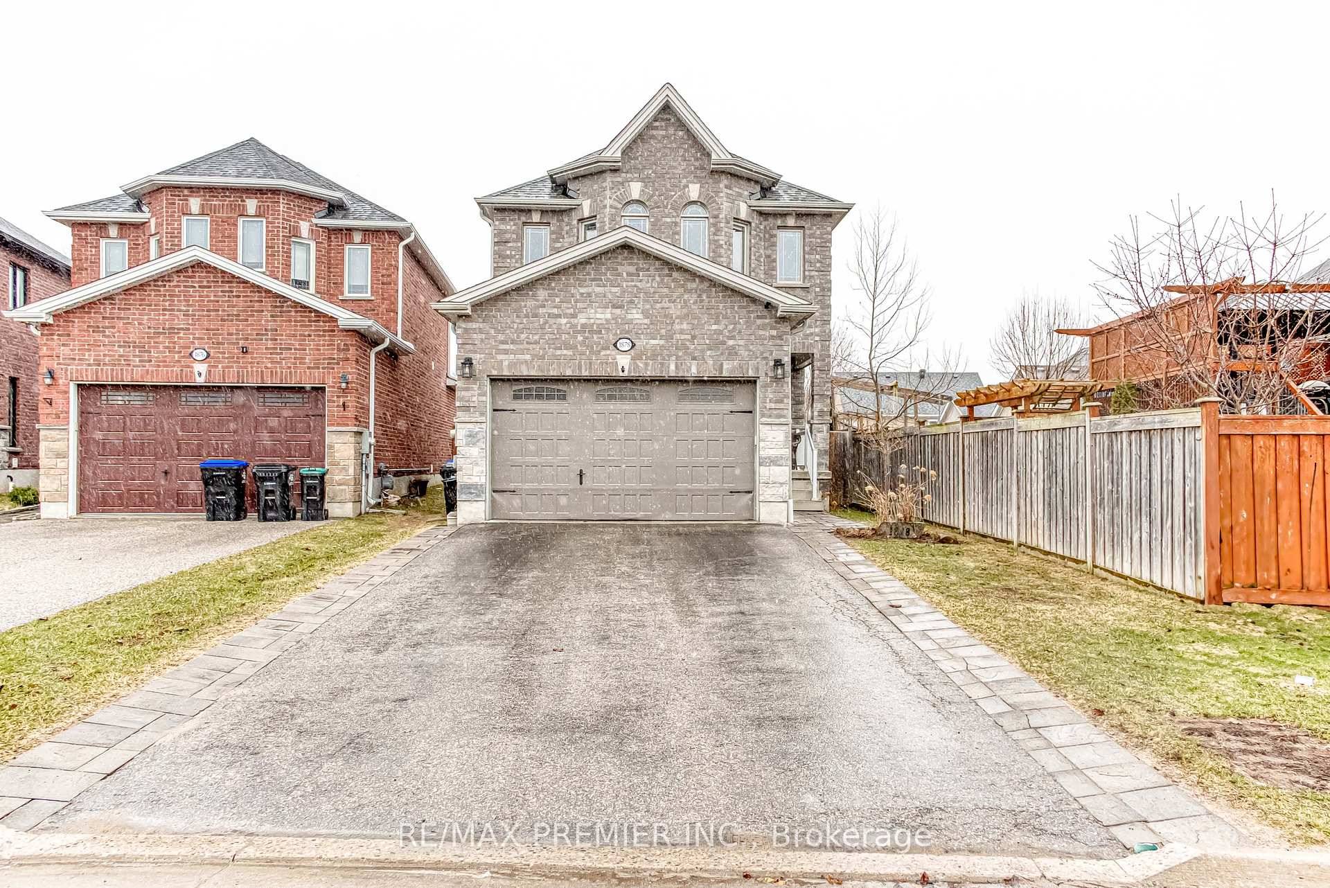 OPEN HOUSE SAT AUG 9TH 2PM 4PM Welcome to 1878 Lamstone St in the vibrant heart of Alcona, Innisfil just a 2 minute walk to sandy beaches and the shores ...