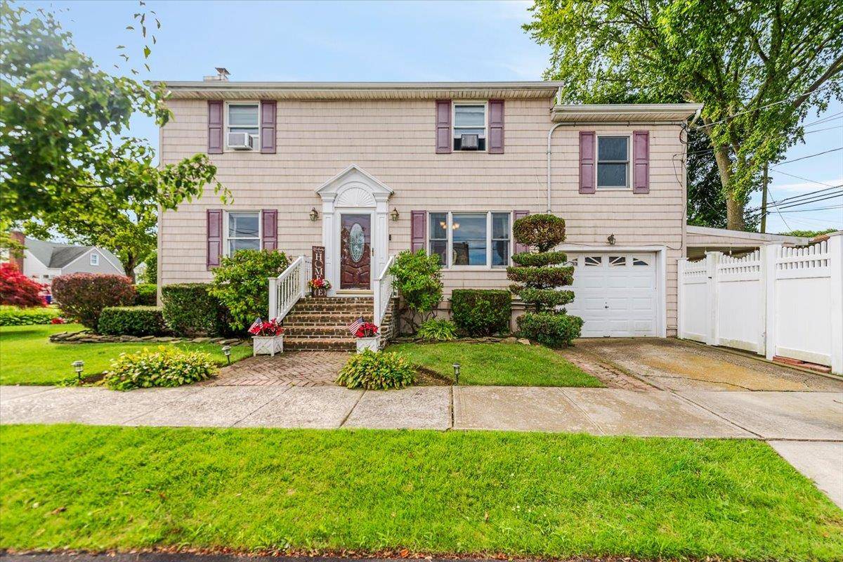2 Family house by permit in desirable corner lot in Venetian Shores.