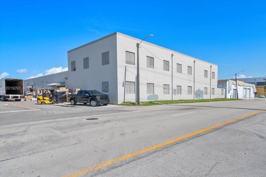 Rare 0. 99 acre redevelopment opportunity in Hollywood's Regional Activity Center RAC along the Dixie Highway corridor.