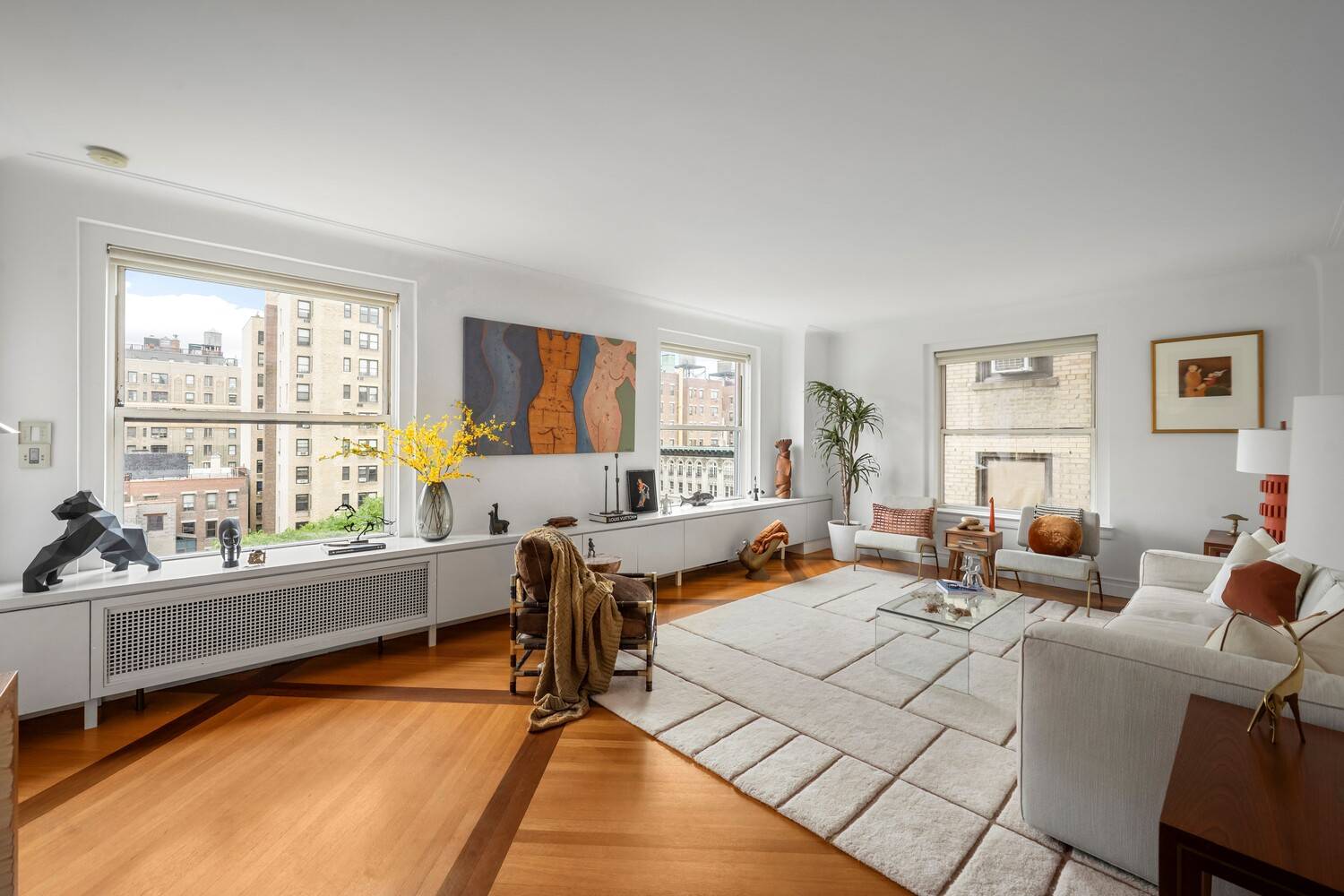 Beautifully redesigned classic 6 with cityscape views on Riverside Dr !