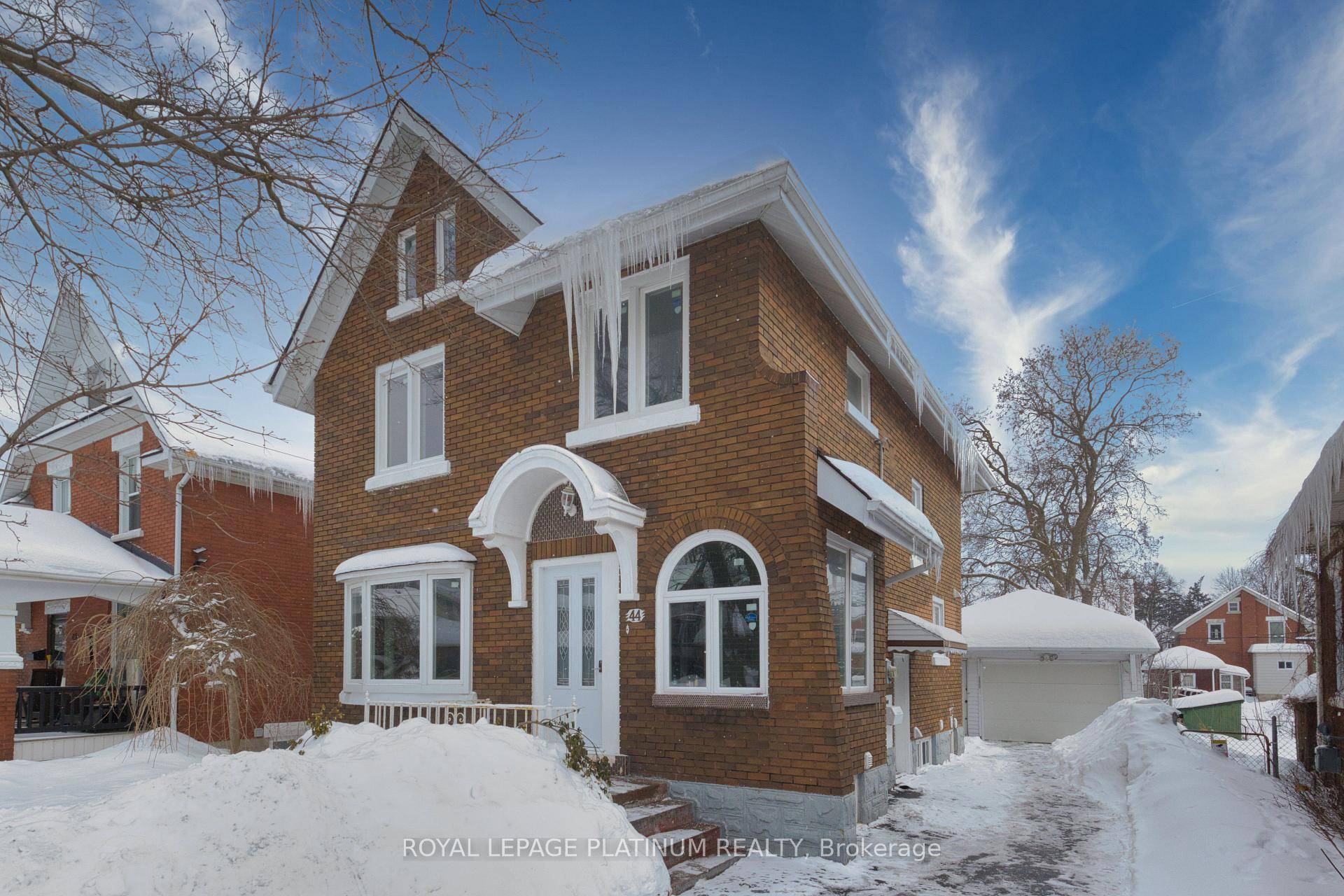 Welcome To This Modern Renovated House In Desirable Mature East Ward.