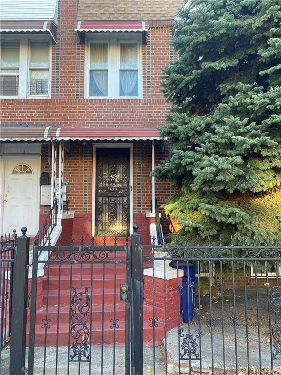 Here's a great opportunity to own a 3 family home in the Soundview section of the Bronx.