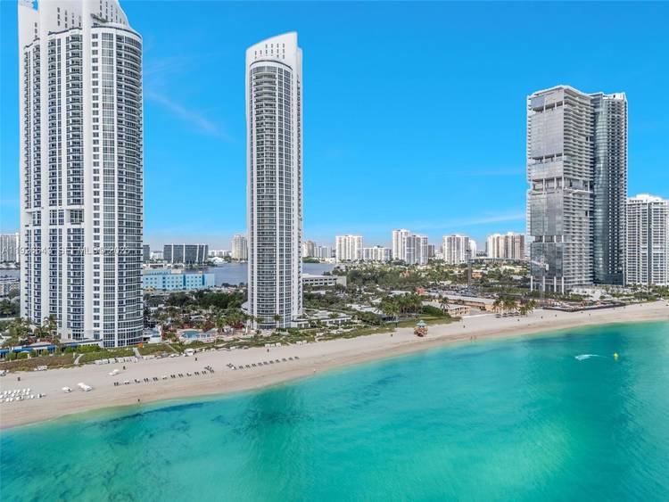 SUNNY ISLES THE FLORIDA RIVIERA TRUMP ROYALE Luxurious 2 bedroom den, 2 bath, 1577 SQ.