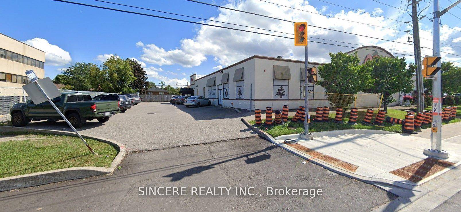 Single AAA Tenant Investment Property, Freestanding Corner Property, Extremely Good Exposure, Well Established, Supermarket with Bakery and Cafe, Part of Loblaws Group, 0.