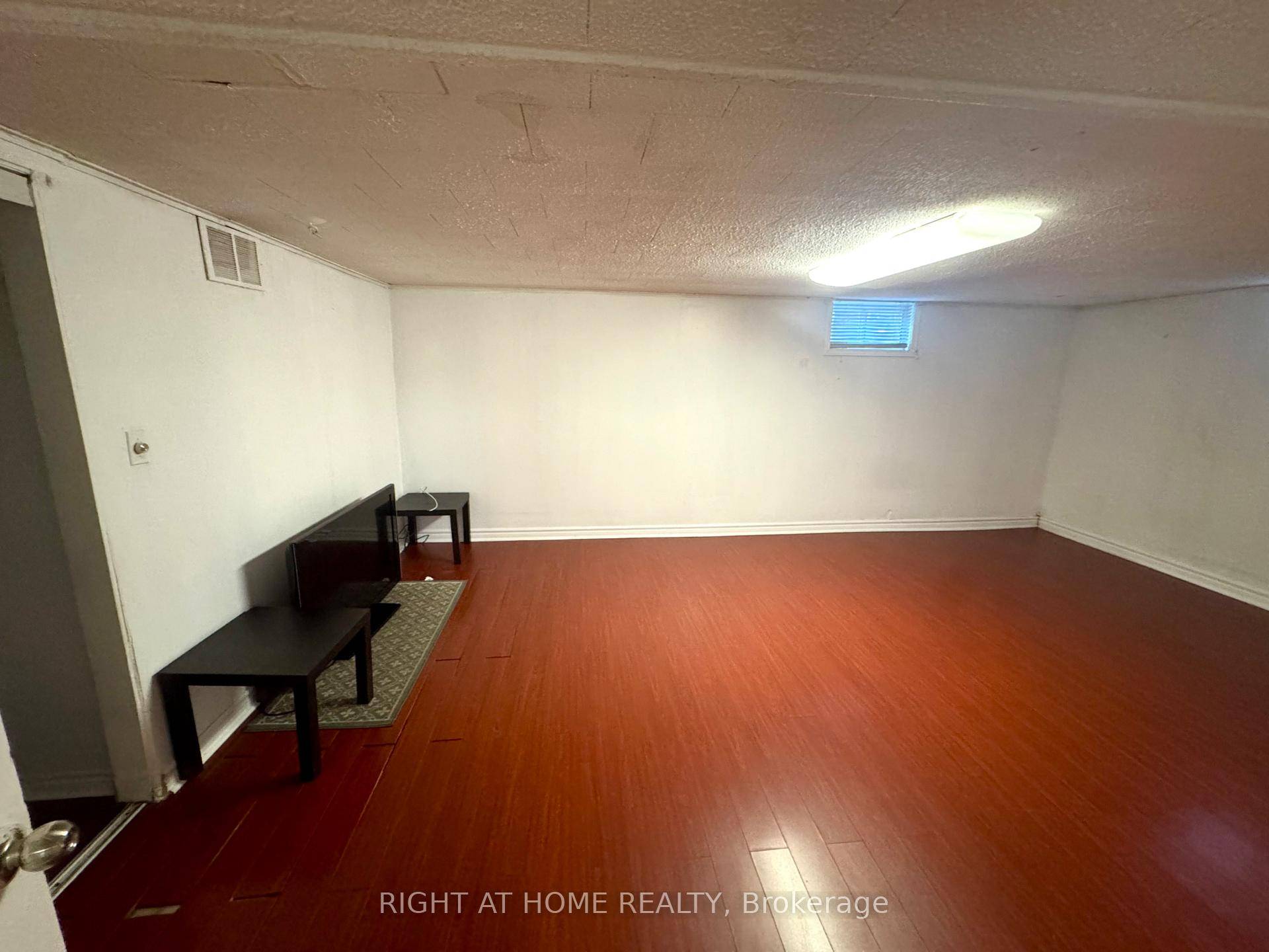 Beautiful And Spacious Basement Department In The Highly Desired Crosby Area.