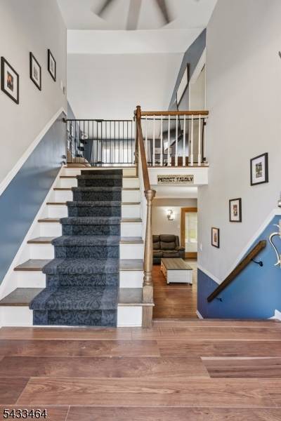 Well maintained bi level located in the desirable Oak Glen section of Howell !