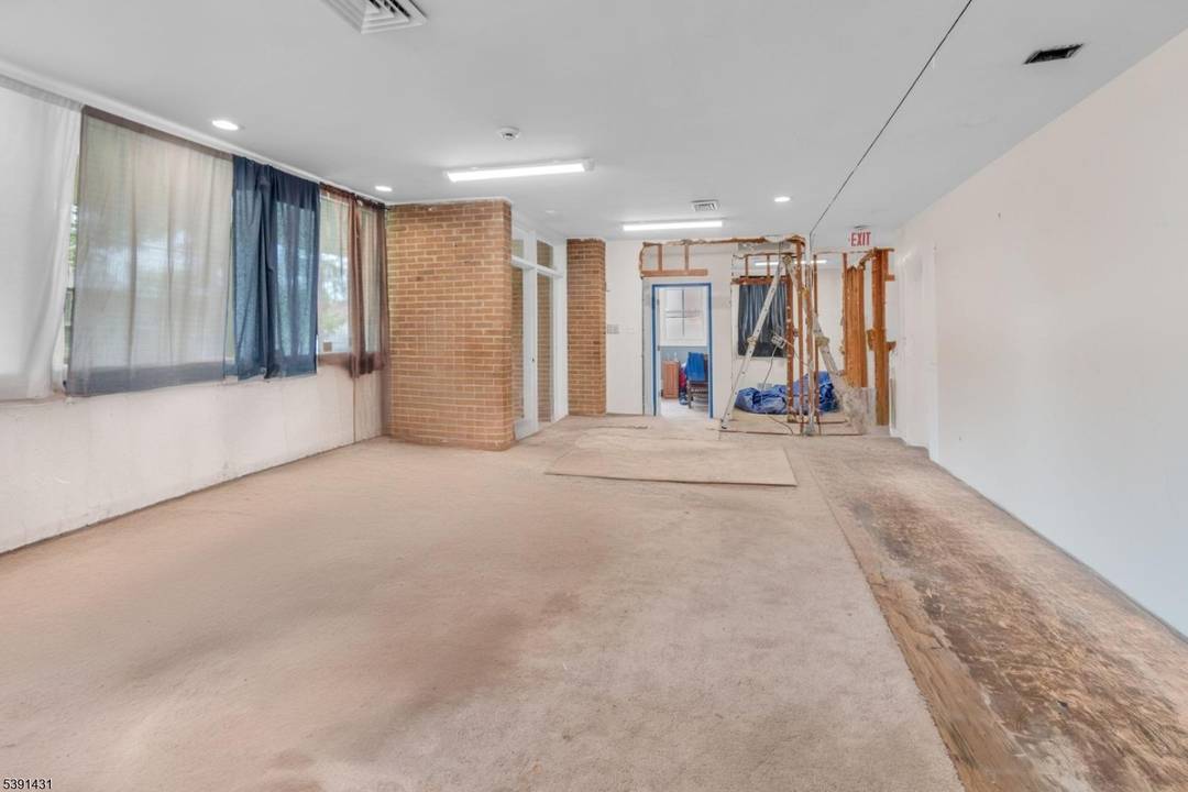 Welcome to this spacious ranch style single family home in the highly sought out Historic District of Weequahic.