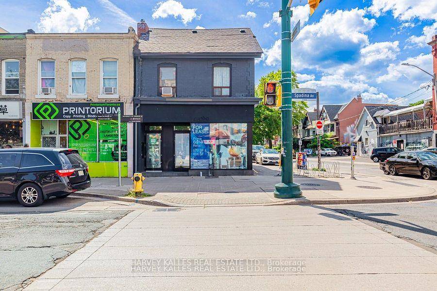 Fully Renovated Boutique Corner Unit At Famed Spadina amp ; Nassau Corner !