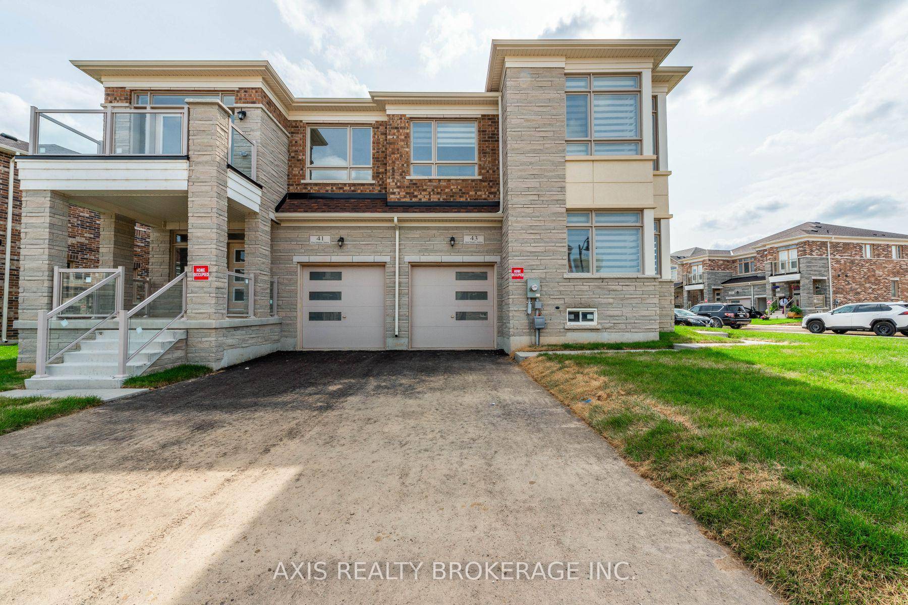 Welcome to a captivating and meticulously crafted home in Waterdown.