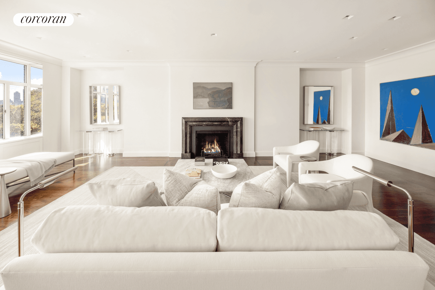 211 Central Park West, 8F Positioned on the 8th floor of the distinguished Beresford at 211 Central Park West, Unit 8F features a wide gallery leading into agrand living room ...