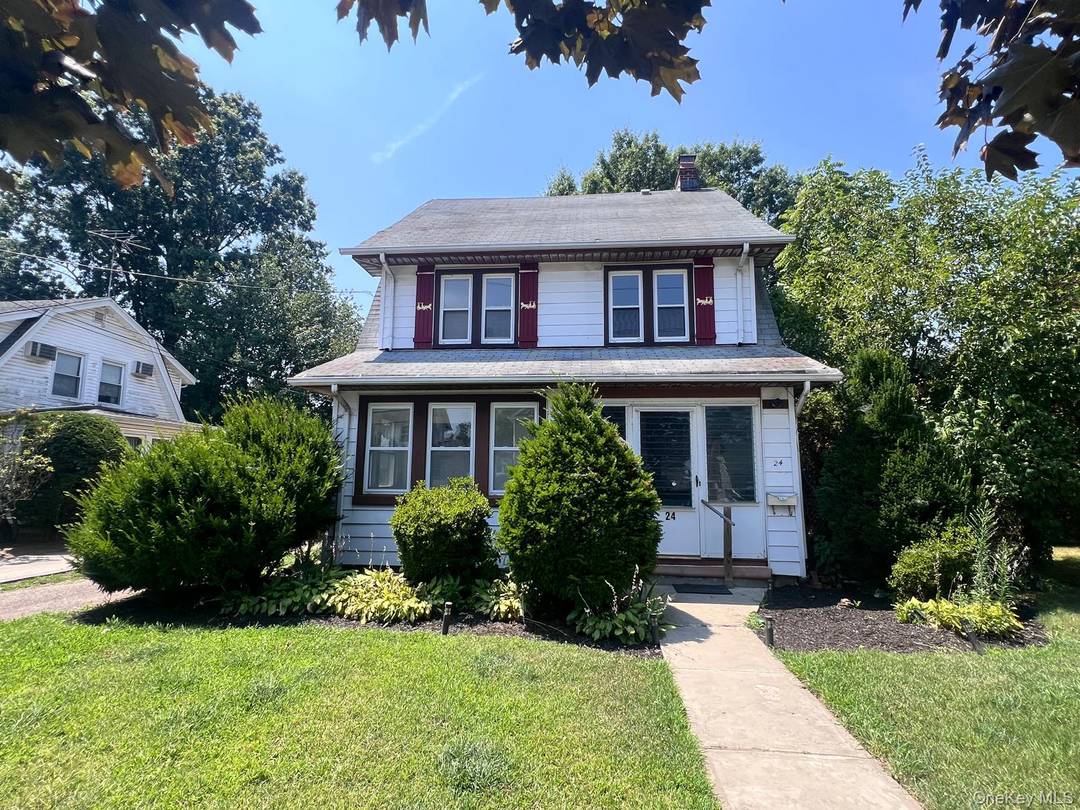 Welcome to this charming single family home in a prime location.