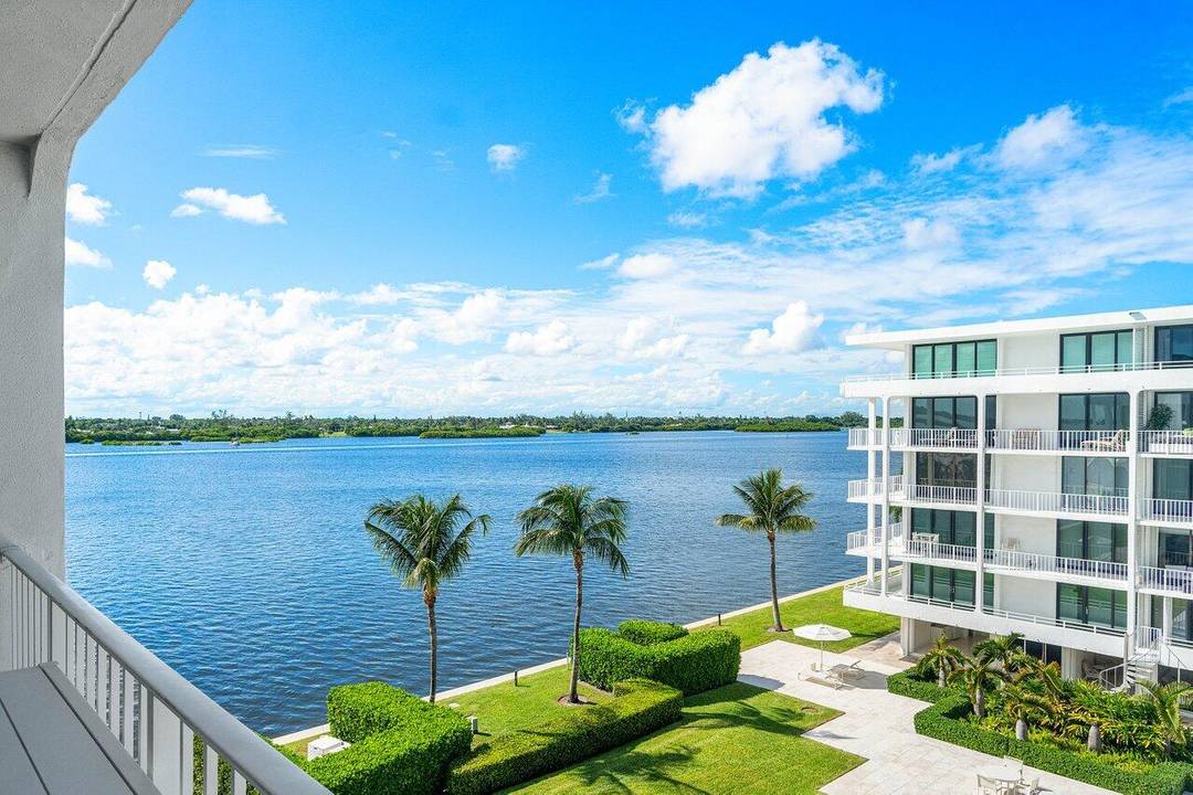 Stunning newly renovated Intracoastal offering !