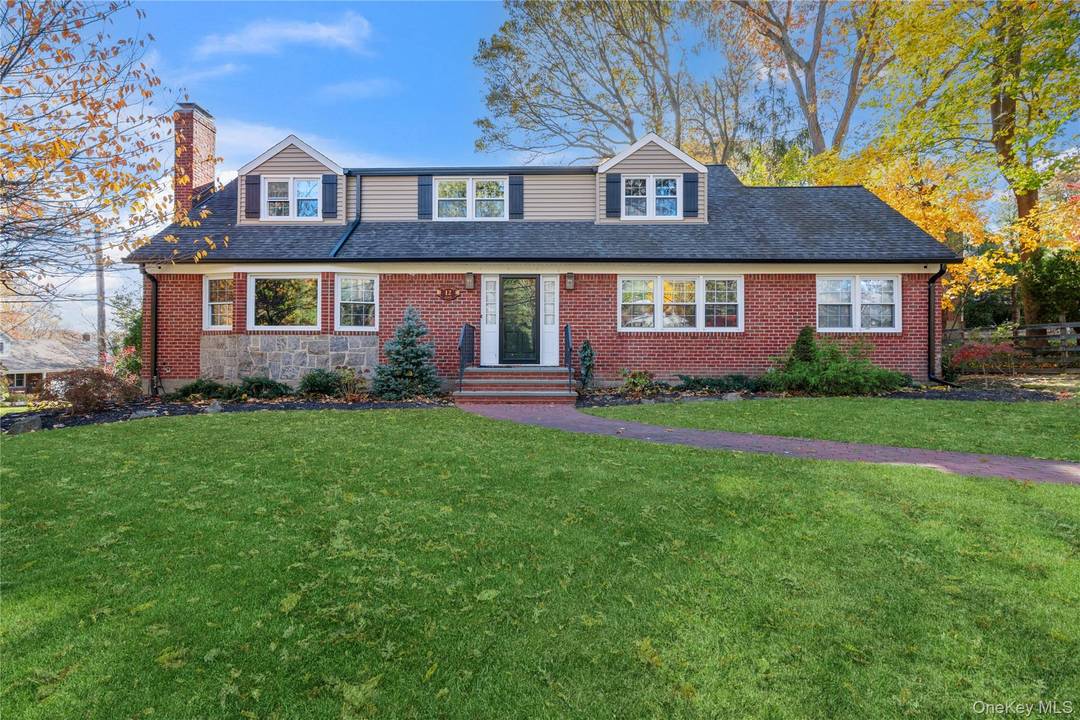 Welcome to 12 Mallard Cove in the Vanderbilt Peninsula of Centerport where every day feels like a getaway.