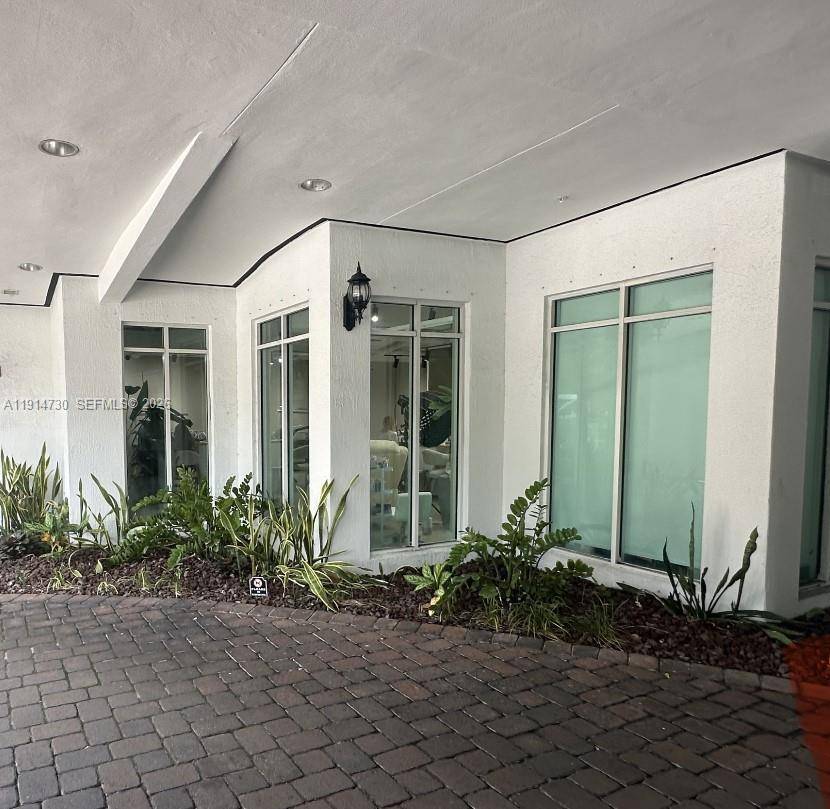 Coral Gables prime retail office condo with over 1, 100 SF on Douglas Rd SW 37 Ave, east side near SW 16 St.