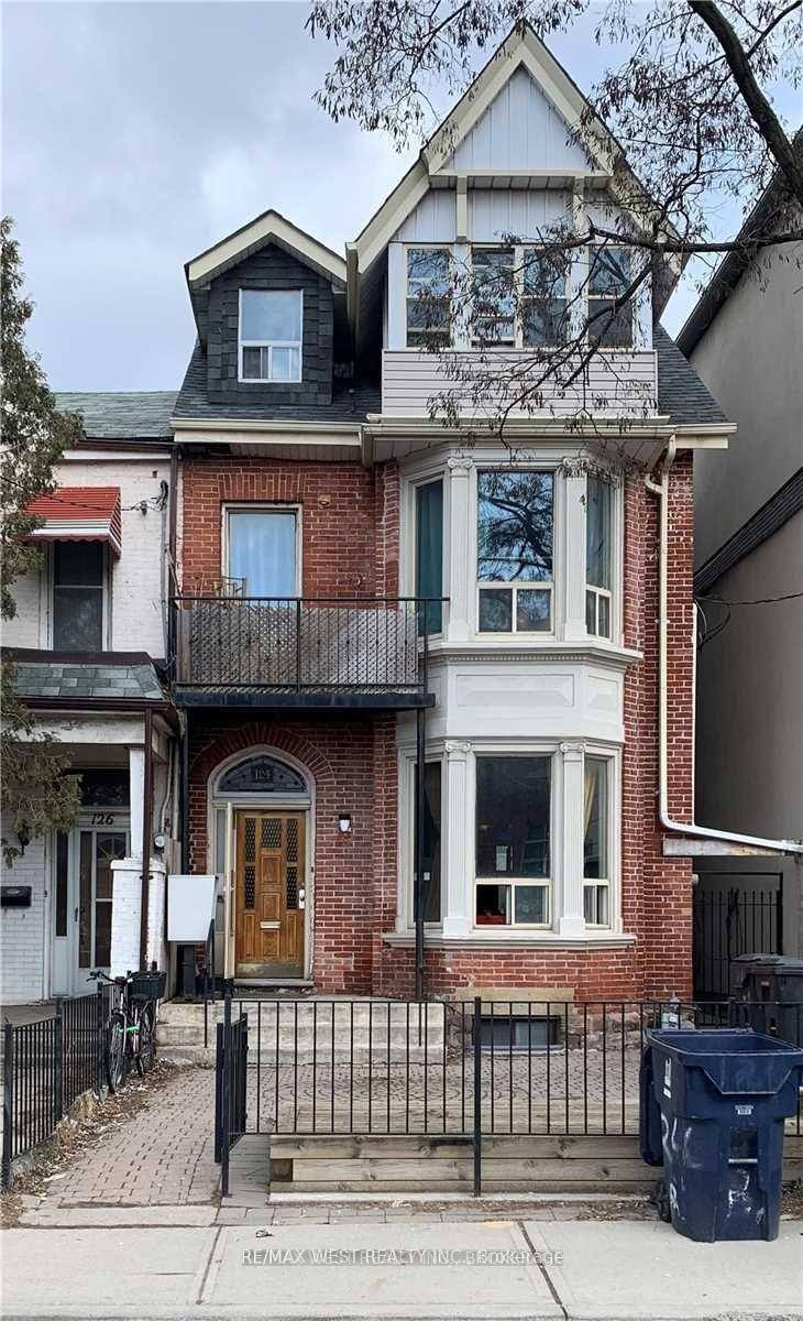 Excellent Investment Property, Downtown Toronto Steps To U Of T, Chinatown And Hospital Row.