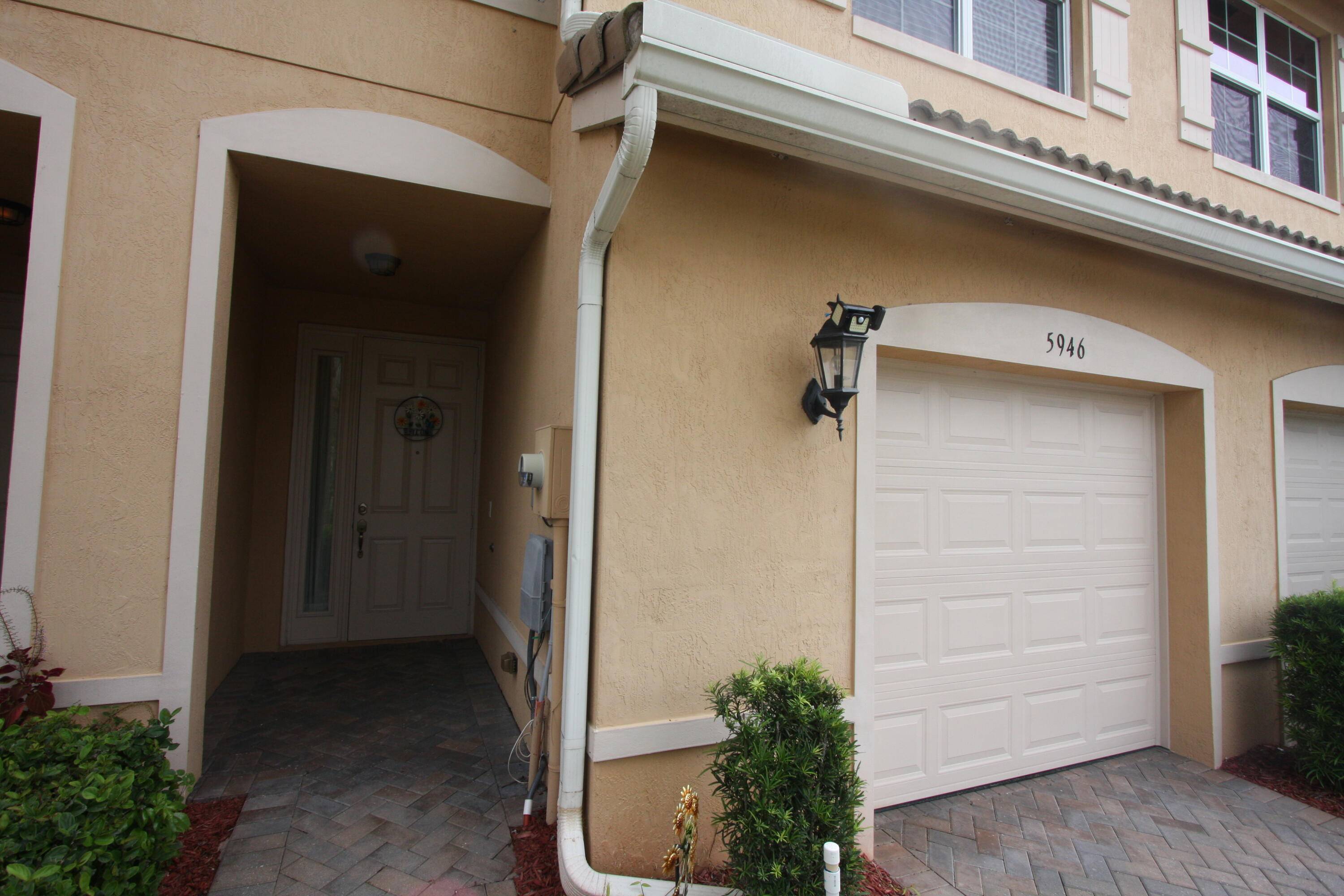 FULLY upgraded townhouse barely lived in.