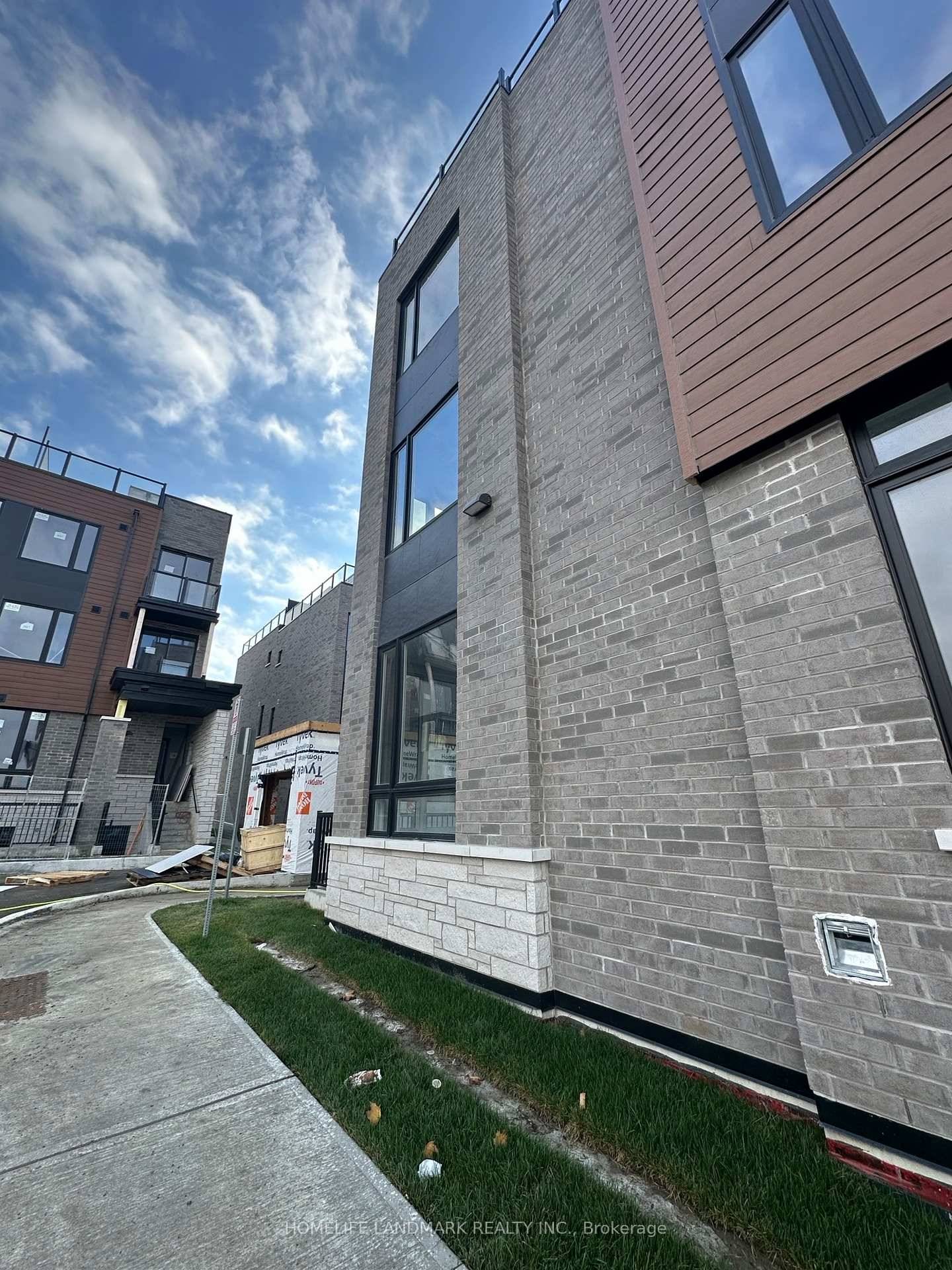 rand New High End Bright amp ; Modern 2 1 Bedroom Townhome in Markham amp ; DenisonExperience modern living in this brand new, bright, and spacious 2 1 bedroom townhome ...