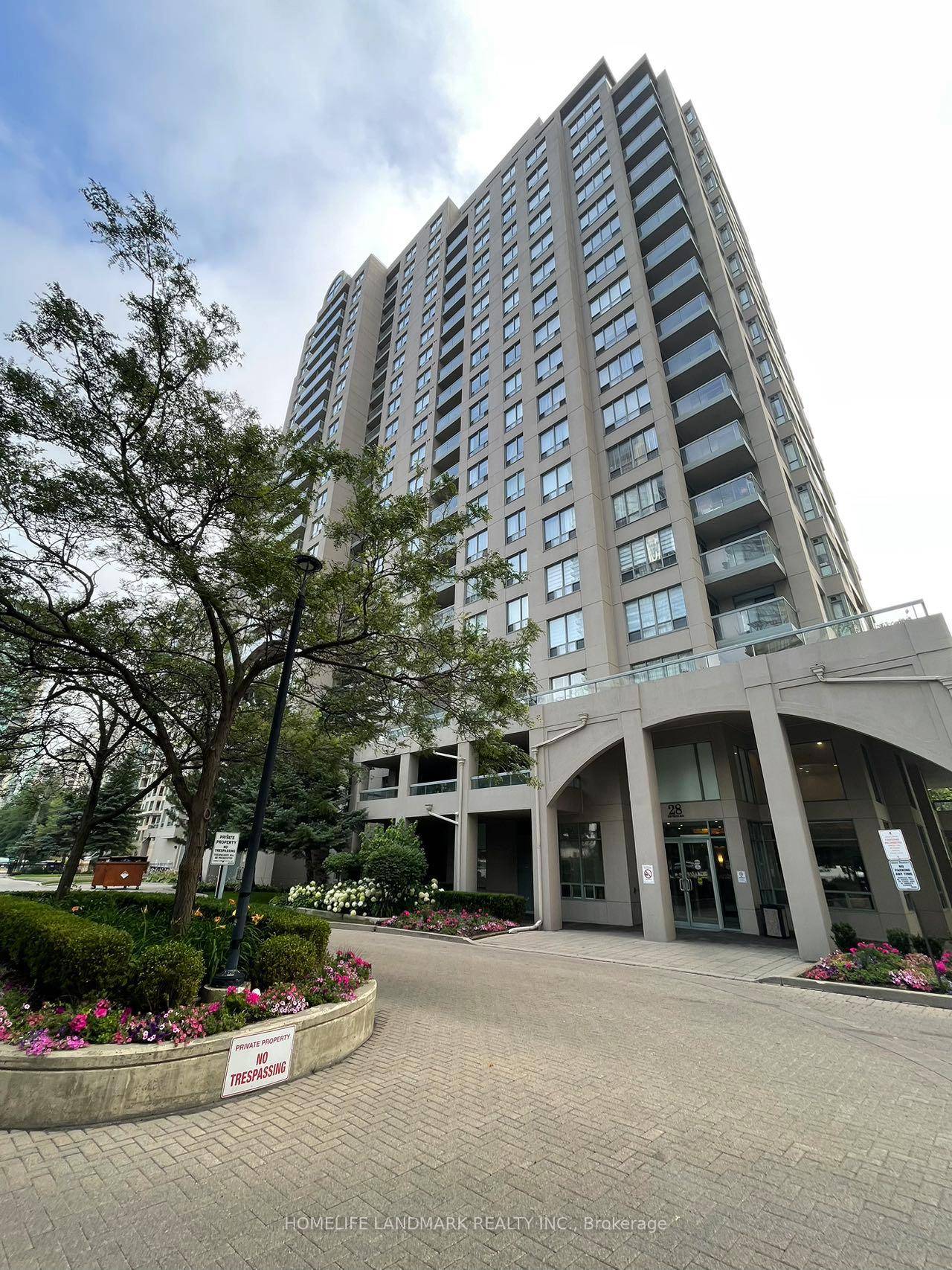 Absolutely Great Opportunity To Live In The Centre Of North York.