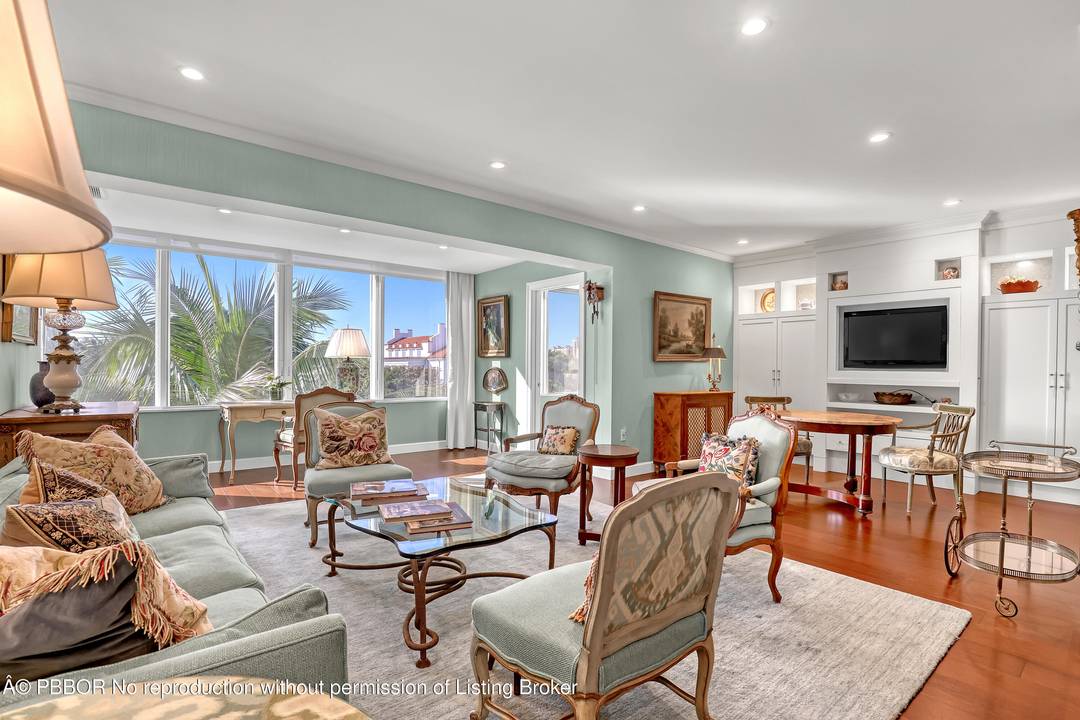 Sunny and bright south facing one bedroom plus small den with two full bathrooms.