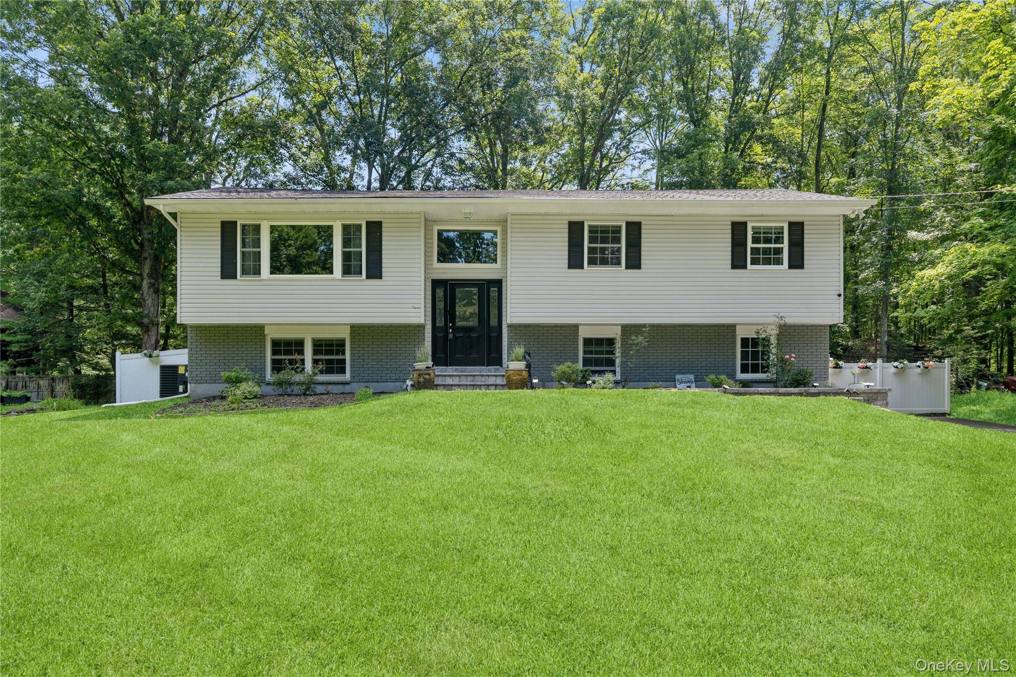 ALMOST BRAND NEW ! Welcome to 42 Alexander Rd.