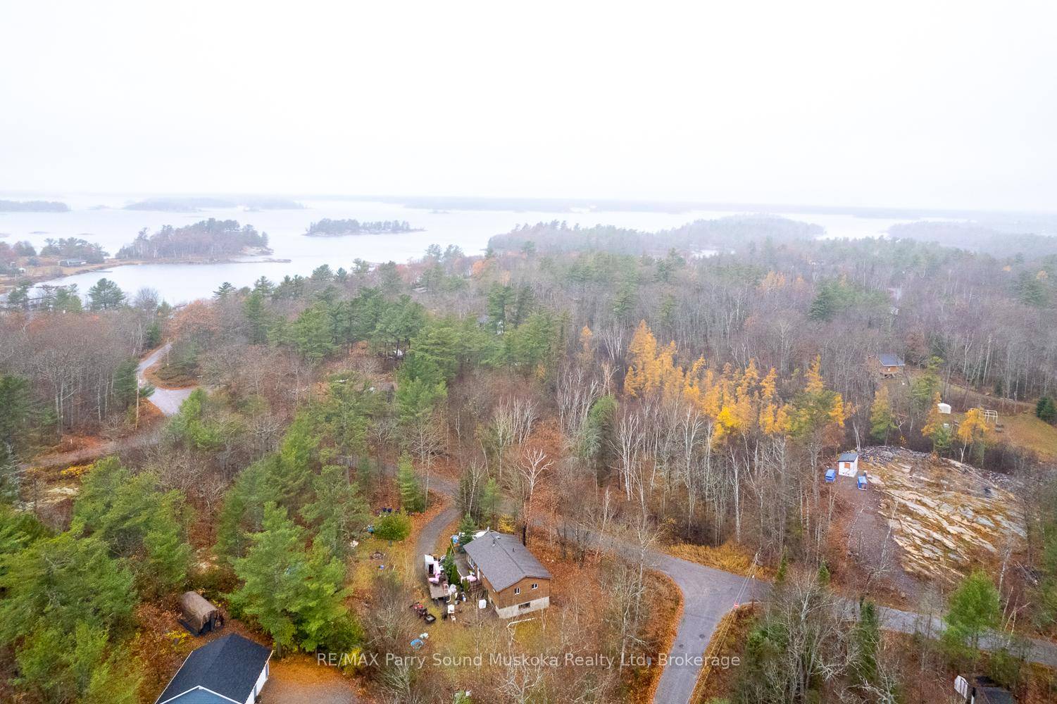 Charming 3 bedroom house in Skerryvore Community with direct access to Georgian Bay.