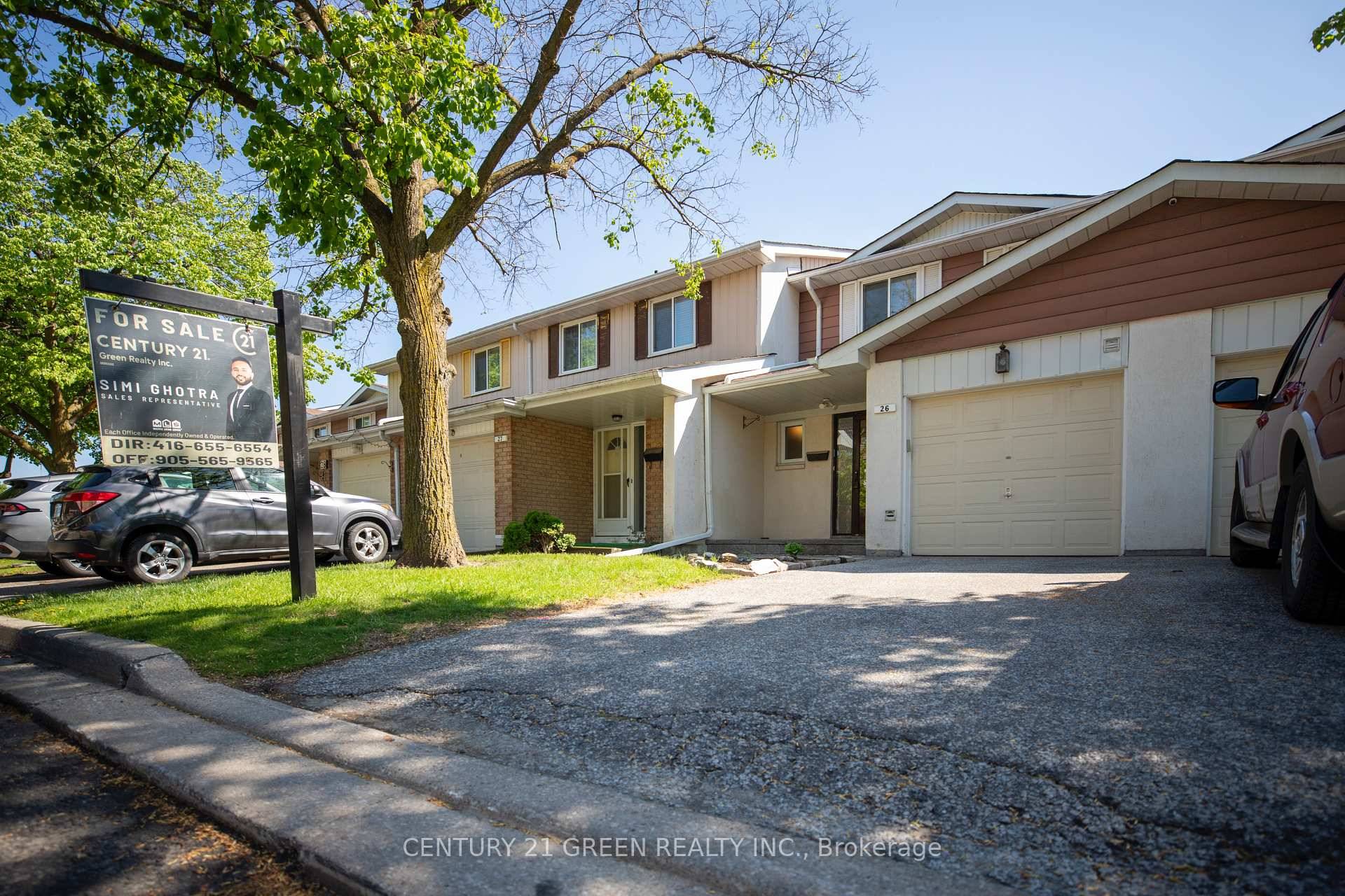 Welcome to 26 Carisbrooke Court, a stunning townhome in the highly sought after Central Park community !